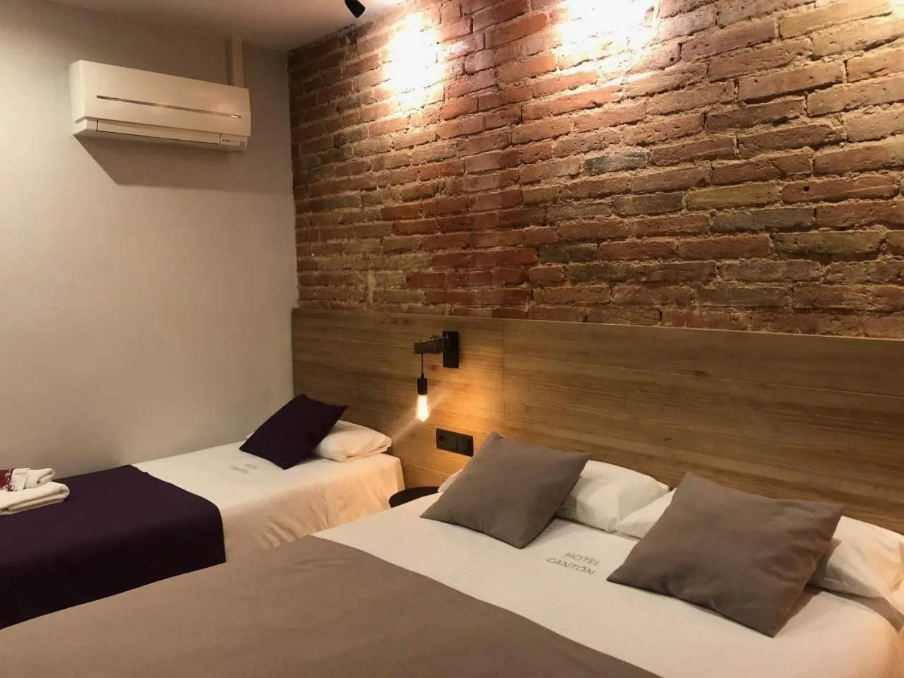 Photo of the whole room, Bed in Hotel Cantón