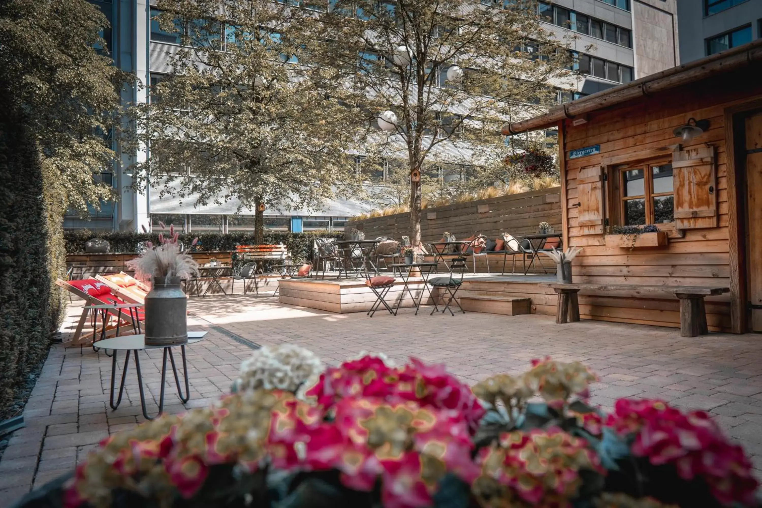 Patio, Restaurant/Places to Eat in Cocoon Hauptbahnhof