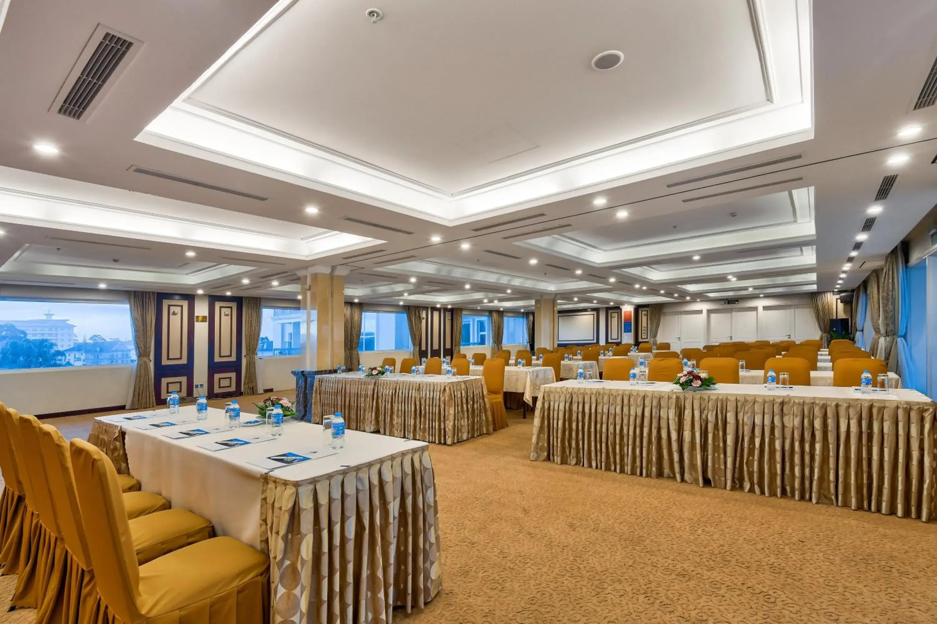 Meeting/conference room in La Sapinette Hotel