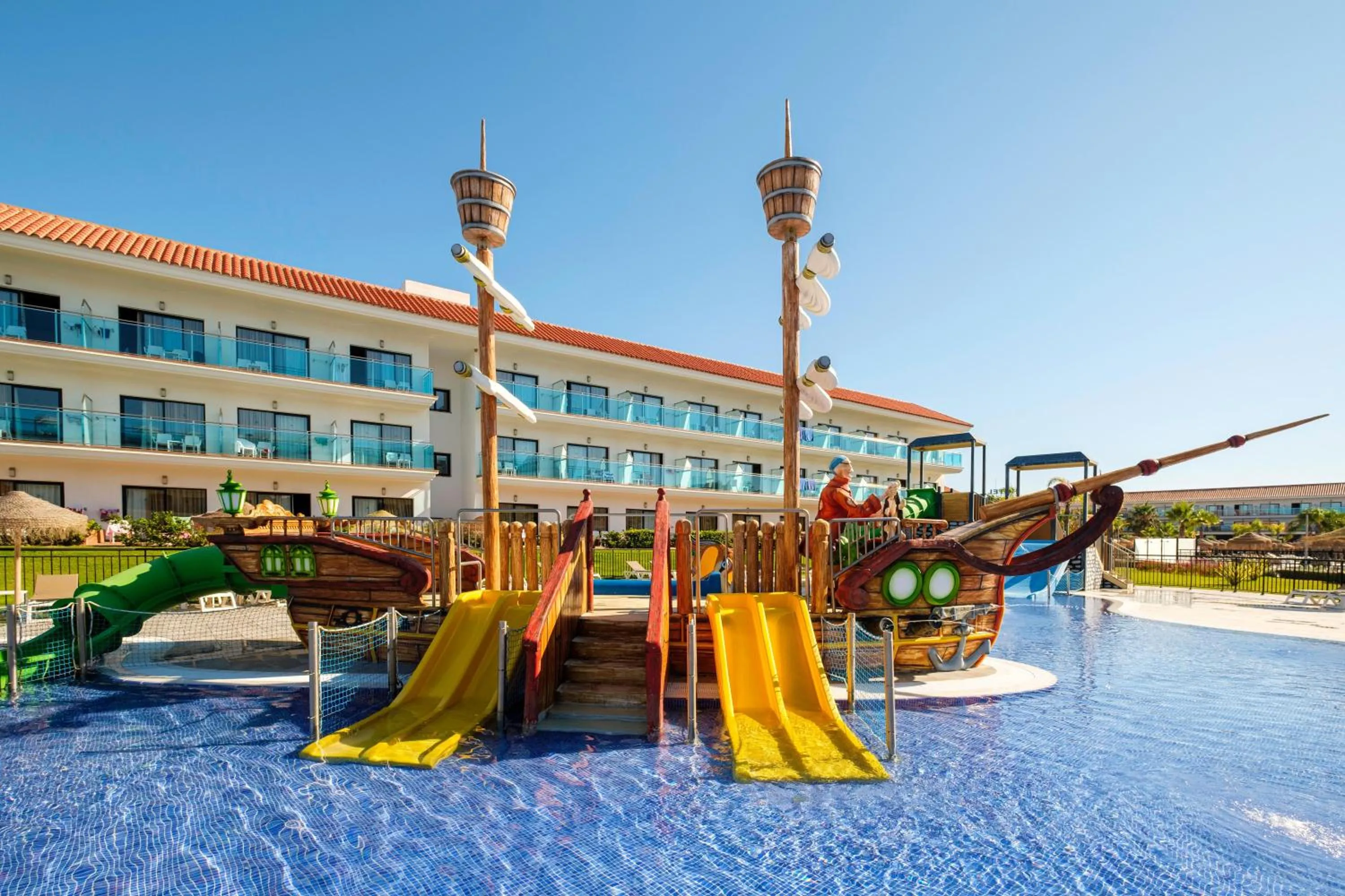 Swimming pool in Hotel Best Costa Ballena