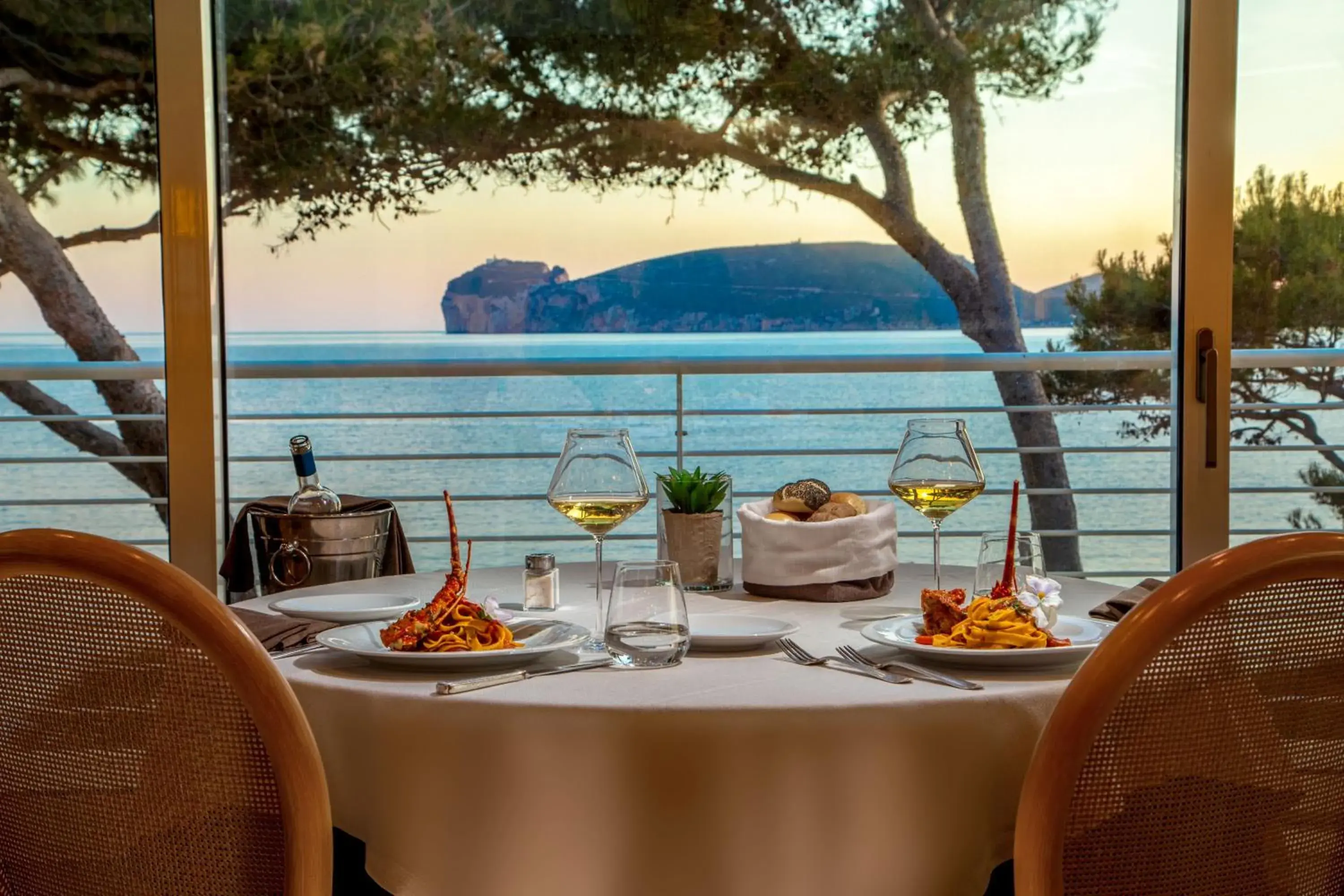 Restaurant/places to eat in El Faro Hotel & Spa