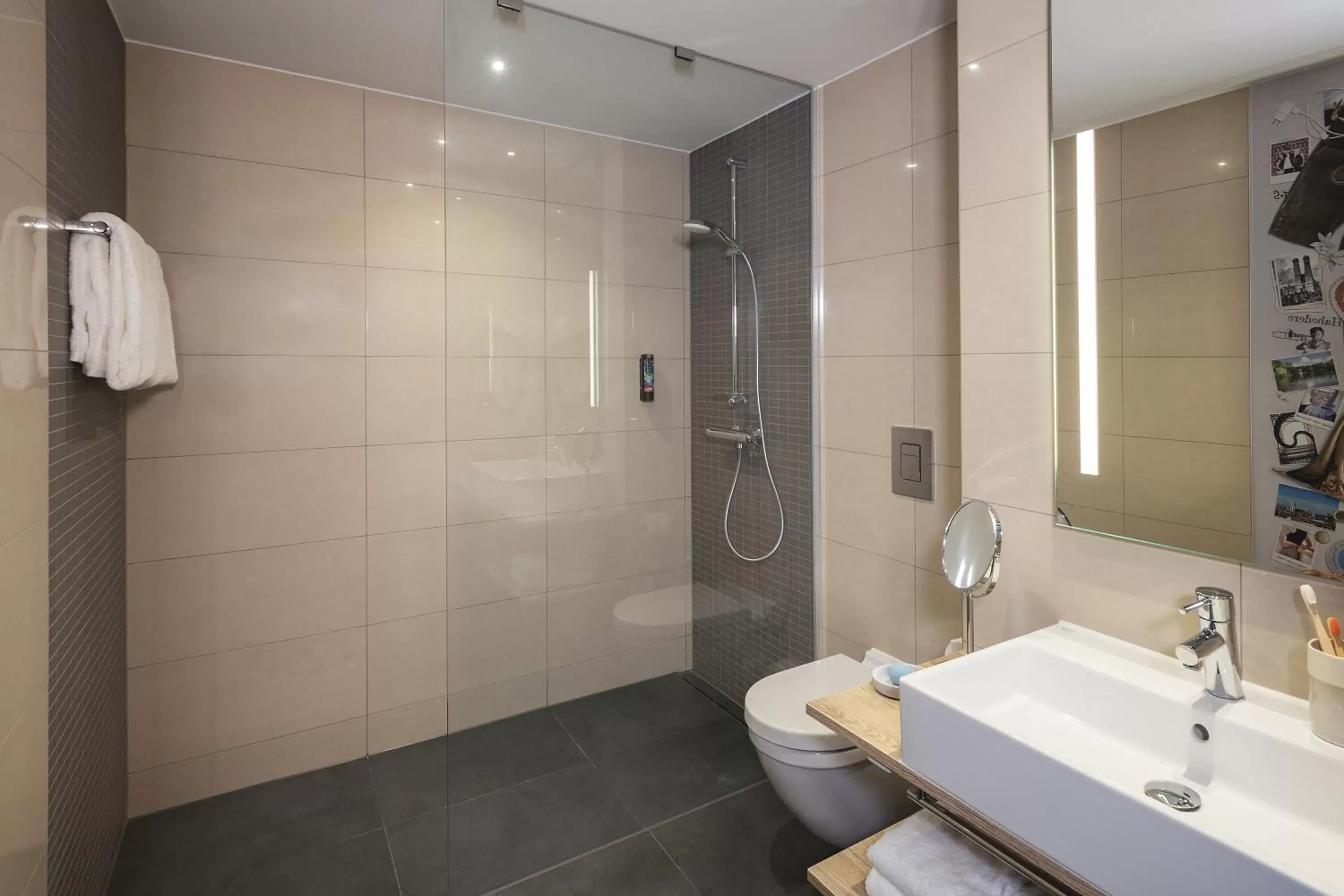 Standard Queen Room in Holiday Inn - the niu, Brass Munich Olympiapark by IHG Standard Queen Room in Holiday Inn - the niu, Brass Munich Olympiapark by IHG