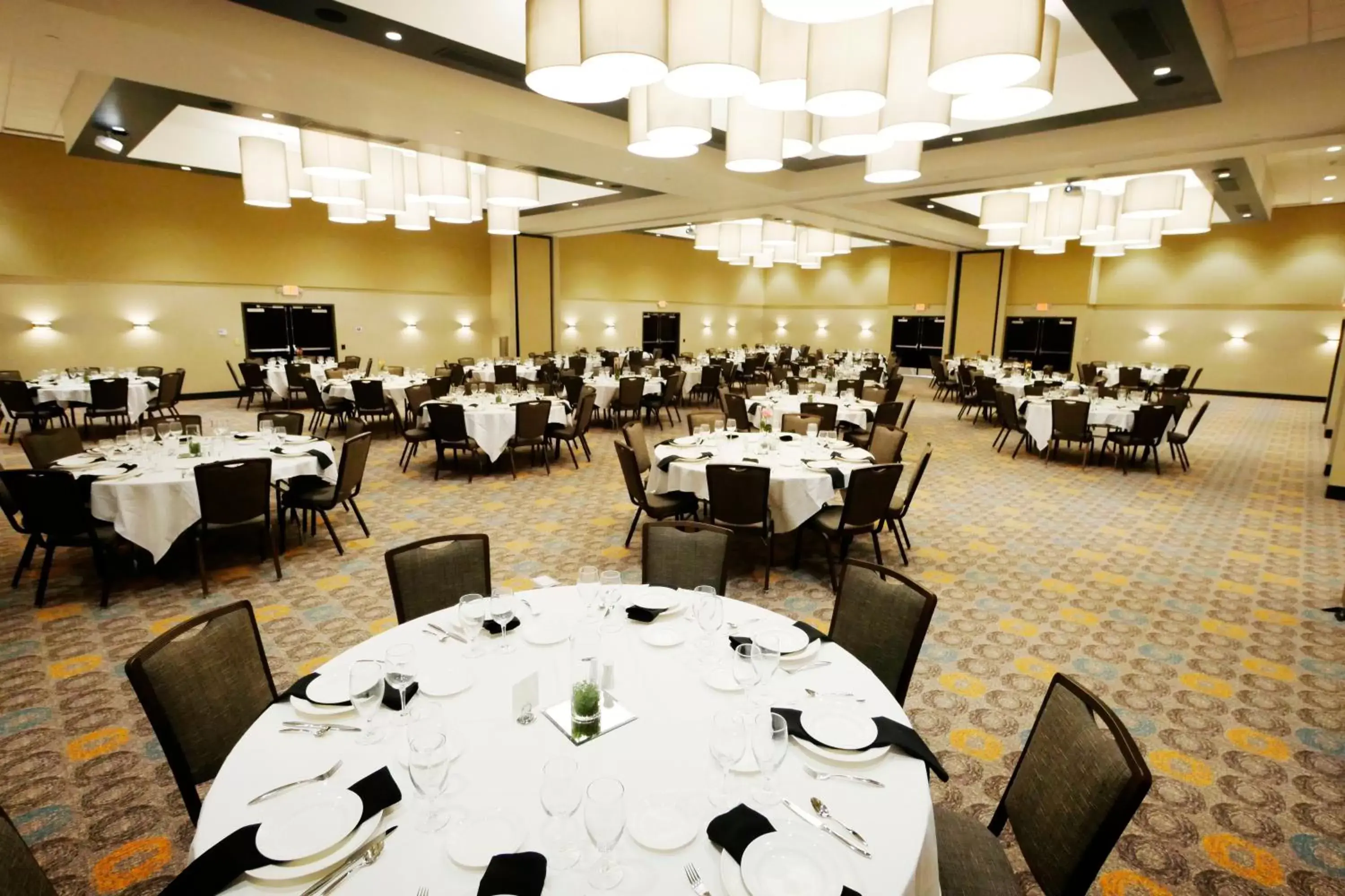 Banquet/Function facilities, Restaurant/Places to Eat in River Bend Casino & Hotel