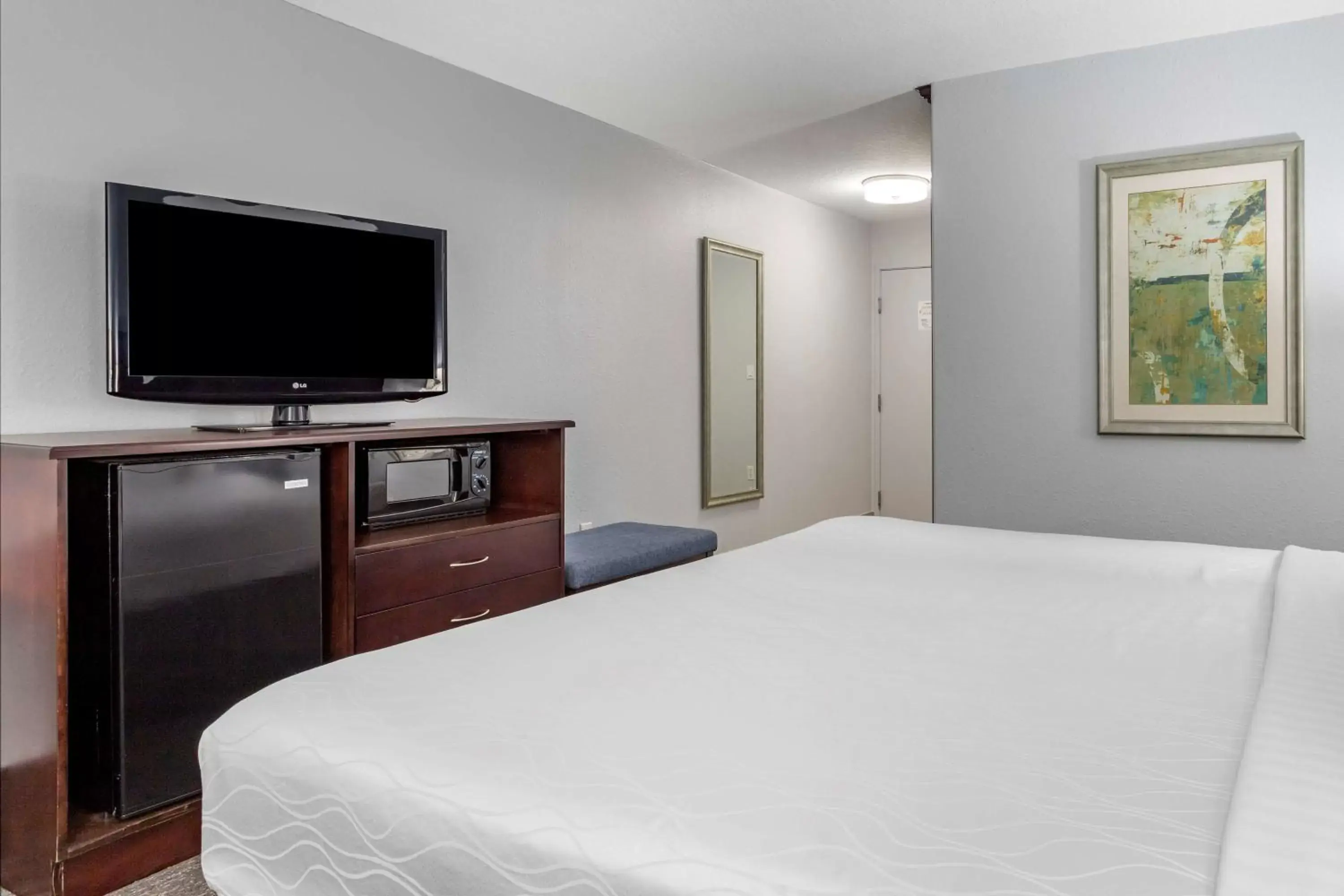 Bed in Best Western Plus Orange County