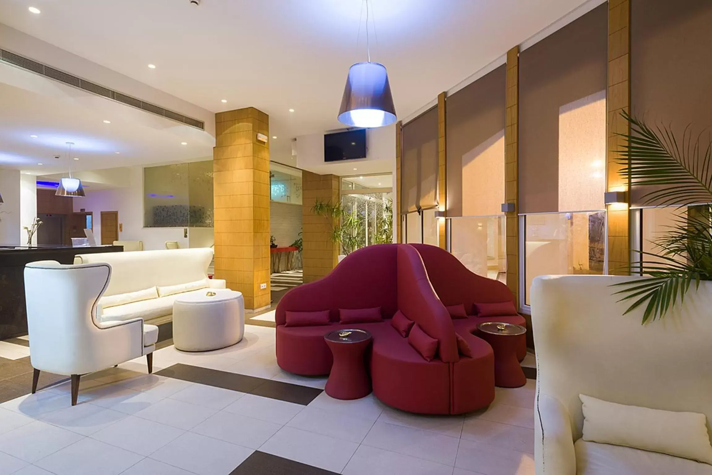 Communal lounge/ TV room, Lobby/Reception in Golf Royal Hotel