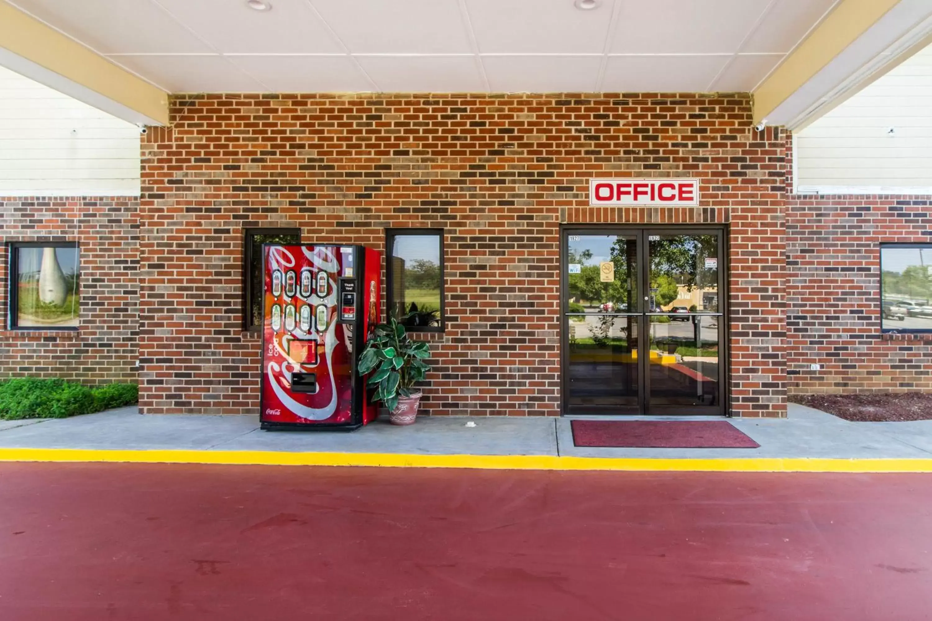 Property building in Econo Lodge - Athens