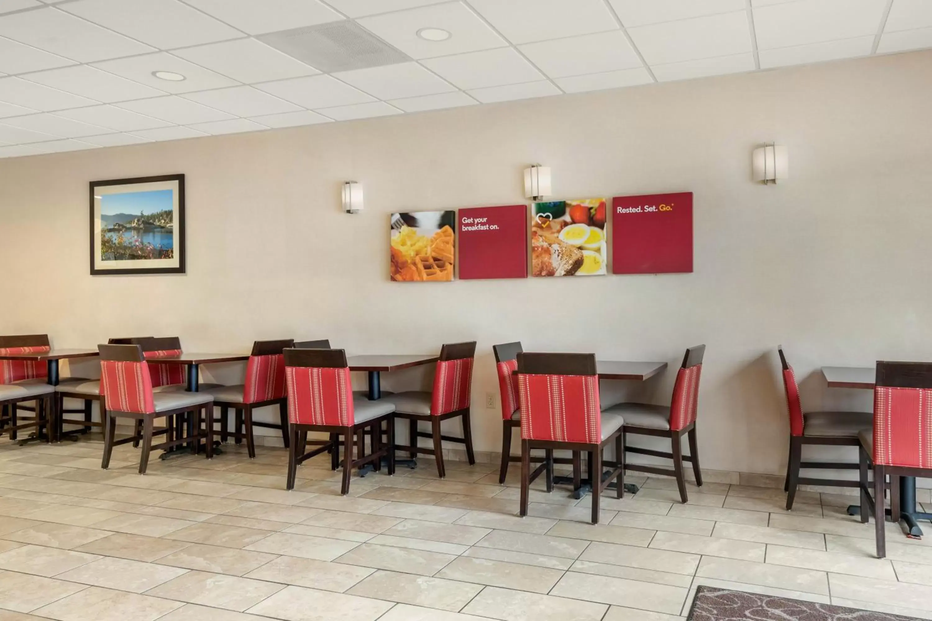 Breakfast, Restaurant/Places to Eat in Comfort Suites Near City of Industry - Los Angeles