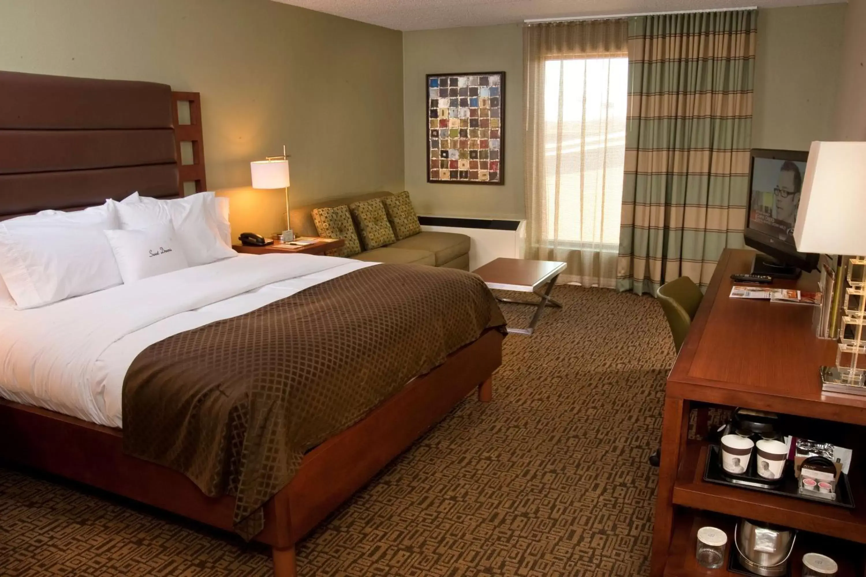 Bed in DoubleTree by Hilton Collinsville/St.Louis
