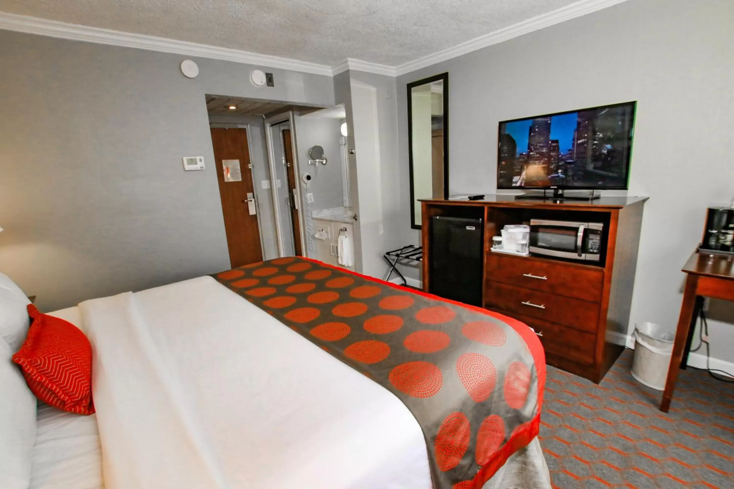 Bed in Ramada Hotel & Conference Center by Wyndham Lewiston