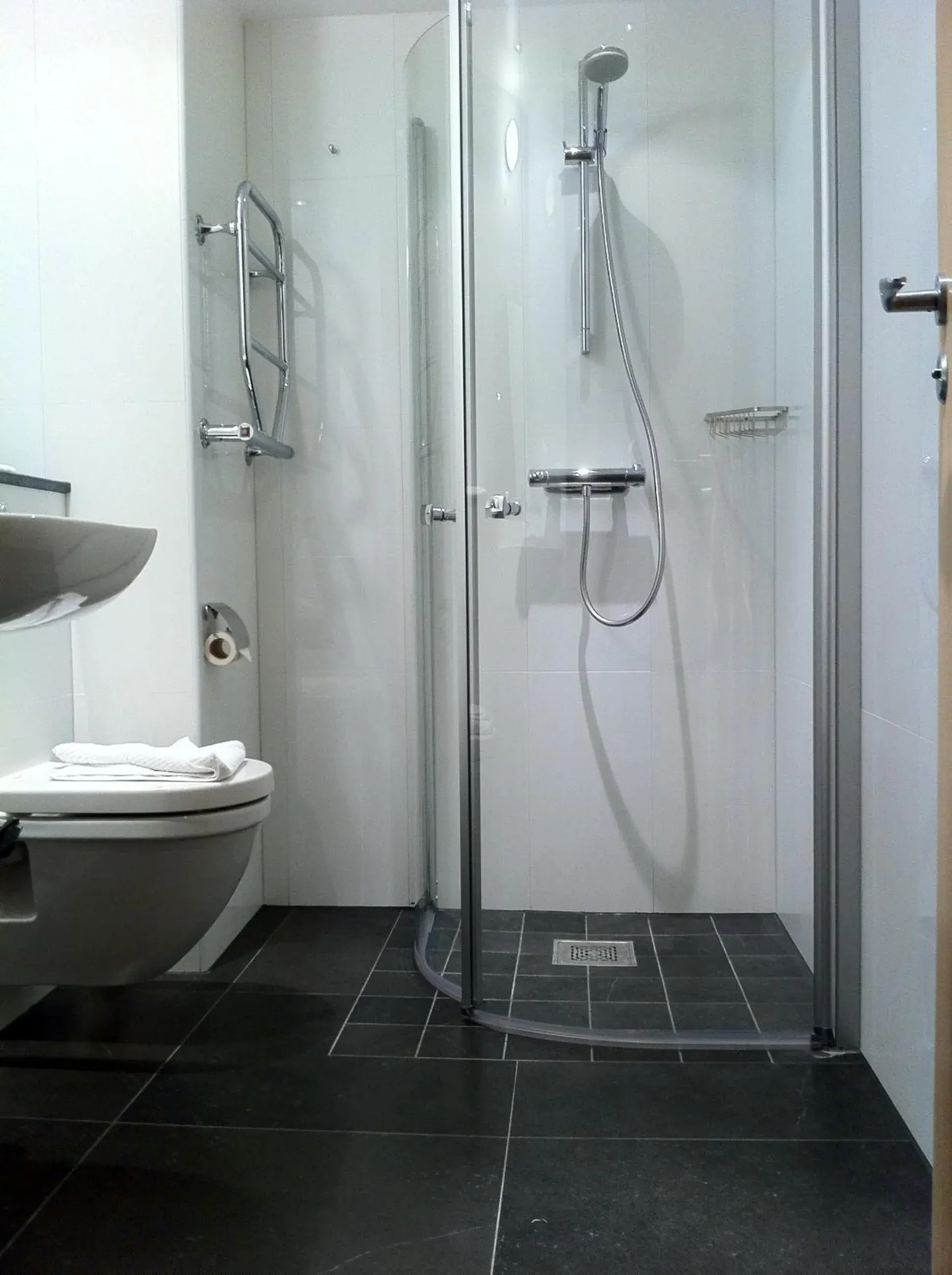 Shower, Bathroom in Sure Hotel by Best Western Arena