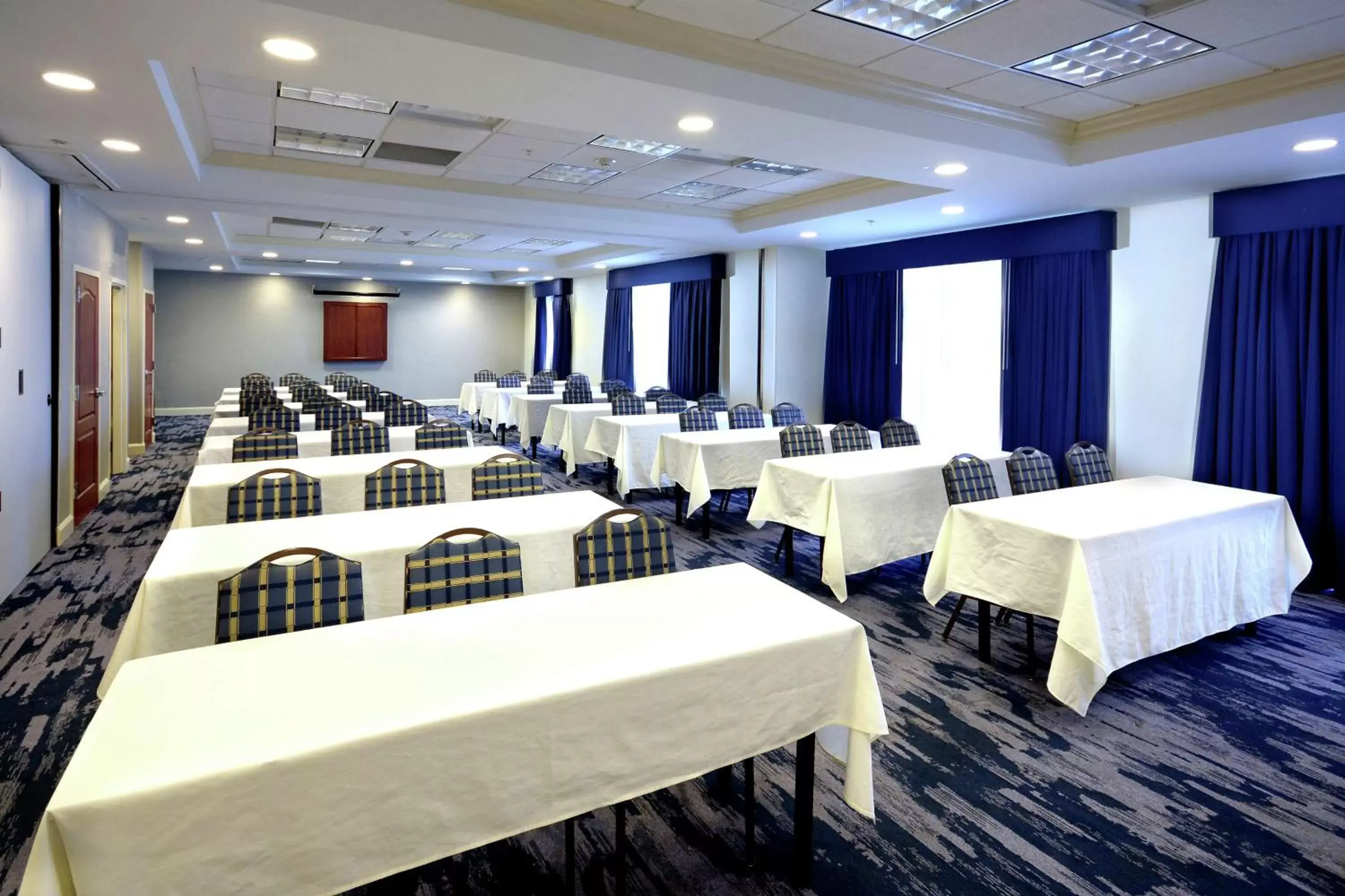 Meeting/conference room in Hampton Inn & Suites Clinton