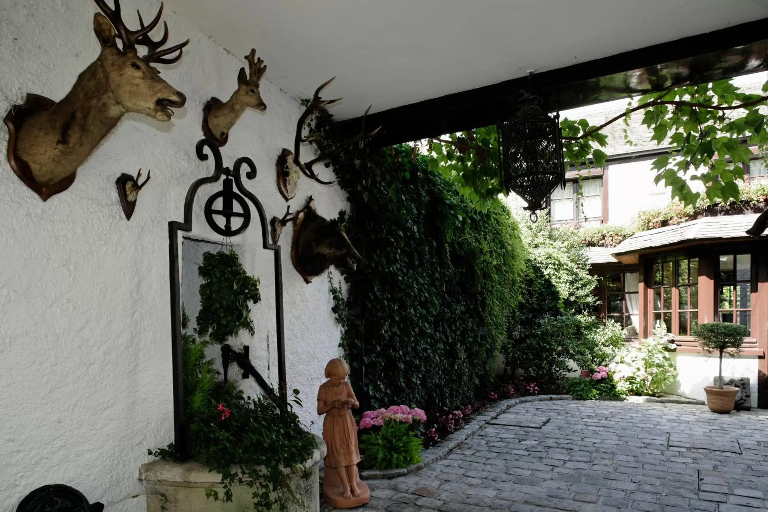 Facade/entrance in Hôtellerie Du Bas-Bréau