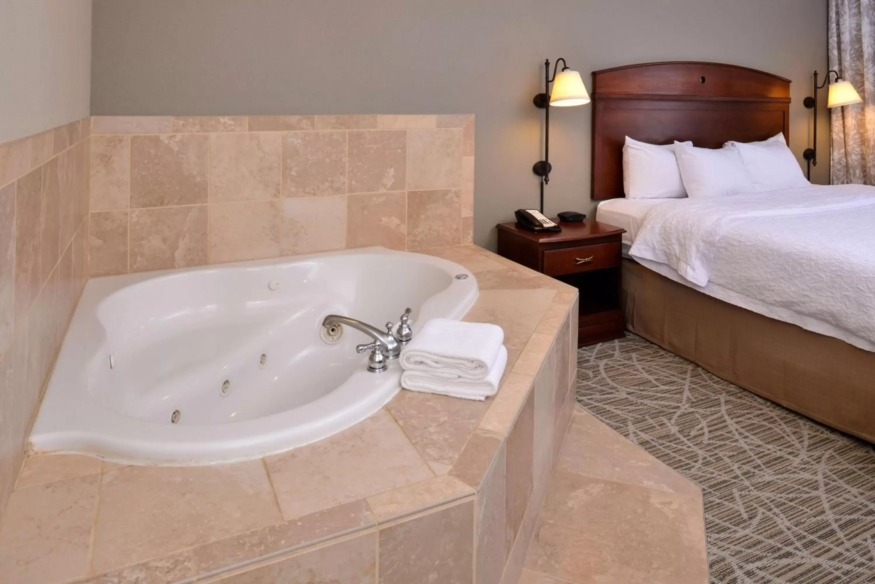 One-Bedroom King Suite with Whirlpool - Non-Smoking in Hampton Inn by Hilton Litchfield One-Bedroom King Suite with Whirlpool - Non-Smoking in Hampton Inn by Hilton Litchfield