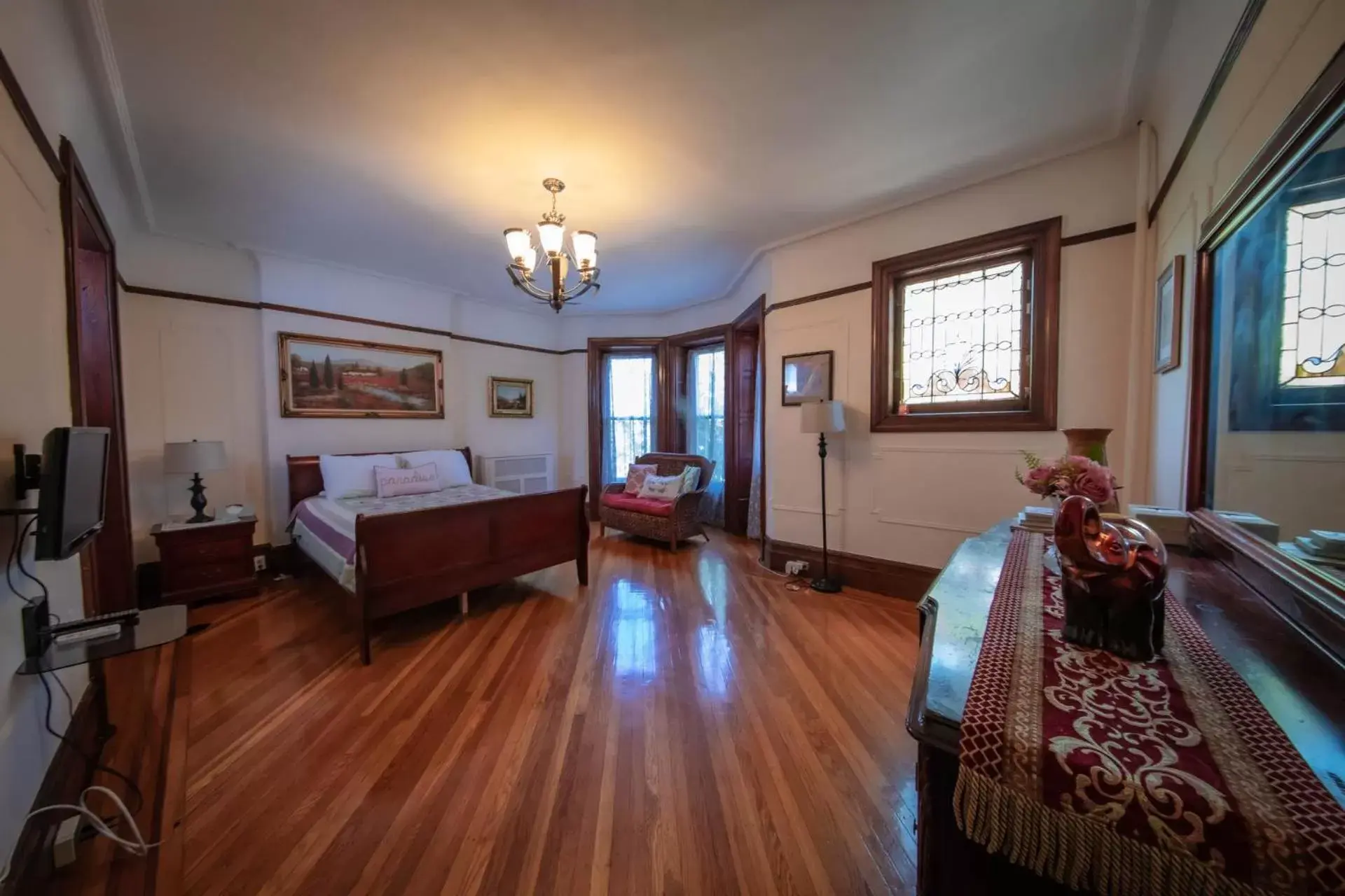 Queen Room with Shared Bathroom - single occupancy in Lefferts Gardens Residence