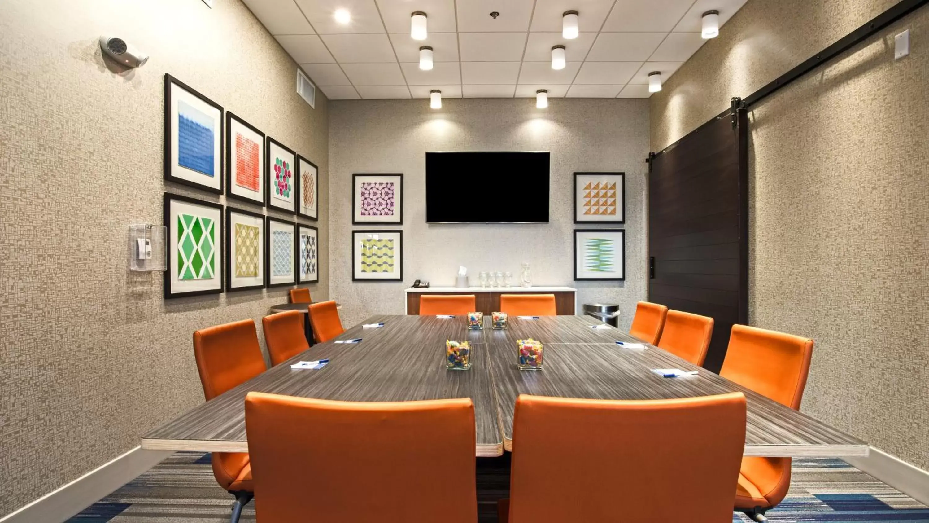 Meeting/conference room in Holiday Inn Express & Suites Racine, an IHG Hotel