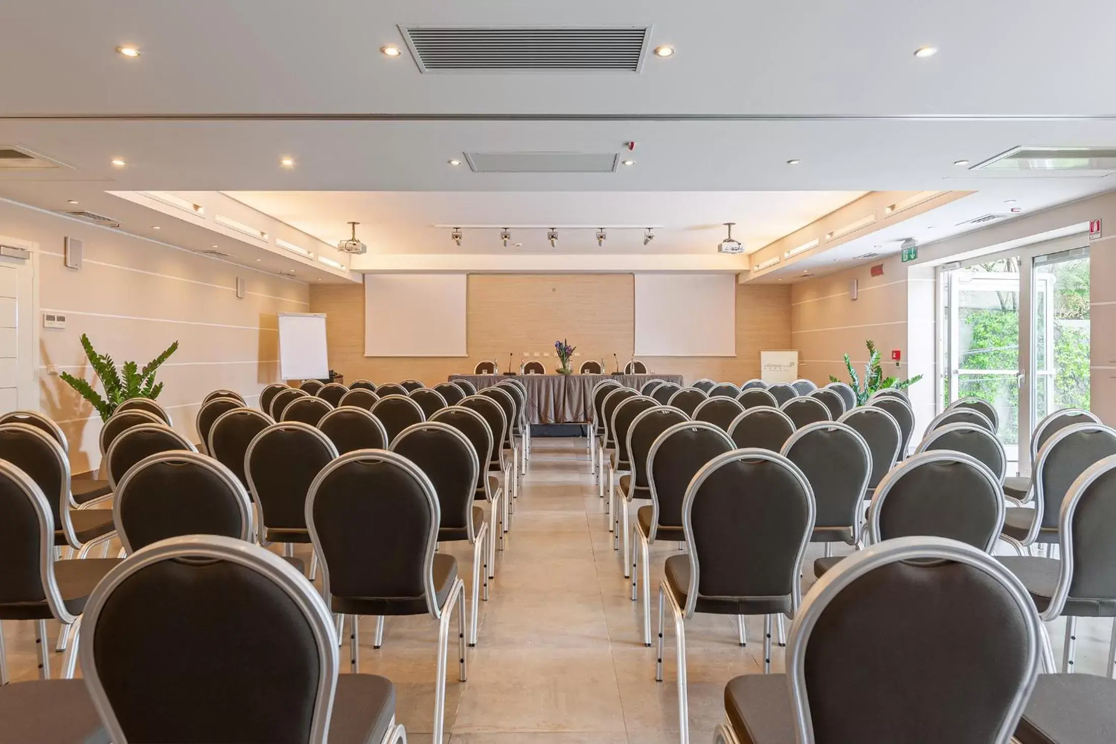 Business facilities in Villa Rosa Hotel Desenzano