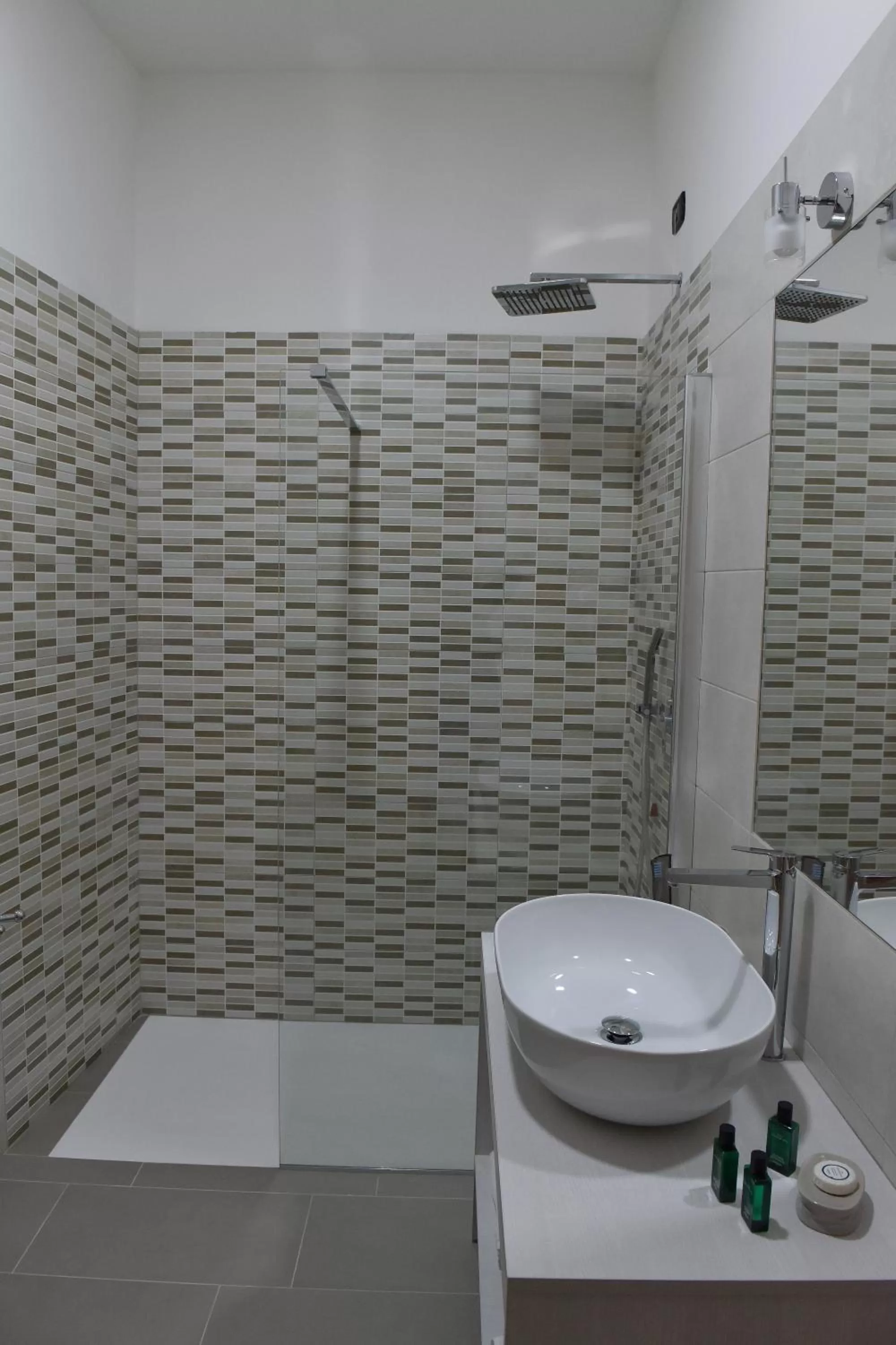 Shower in Bed And Breakfast Garibaldi54