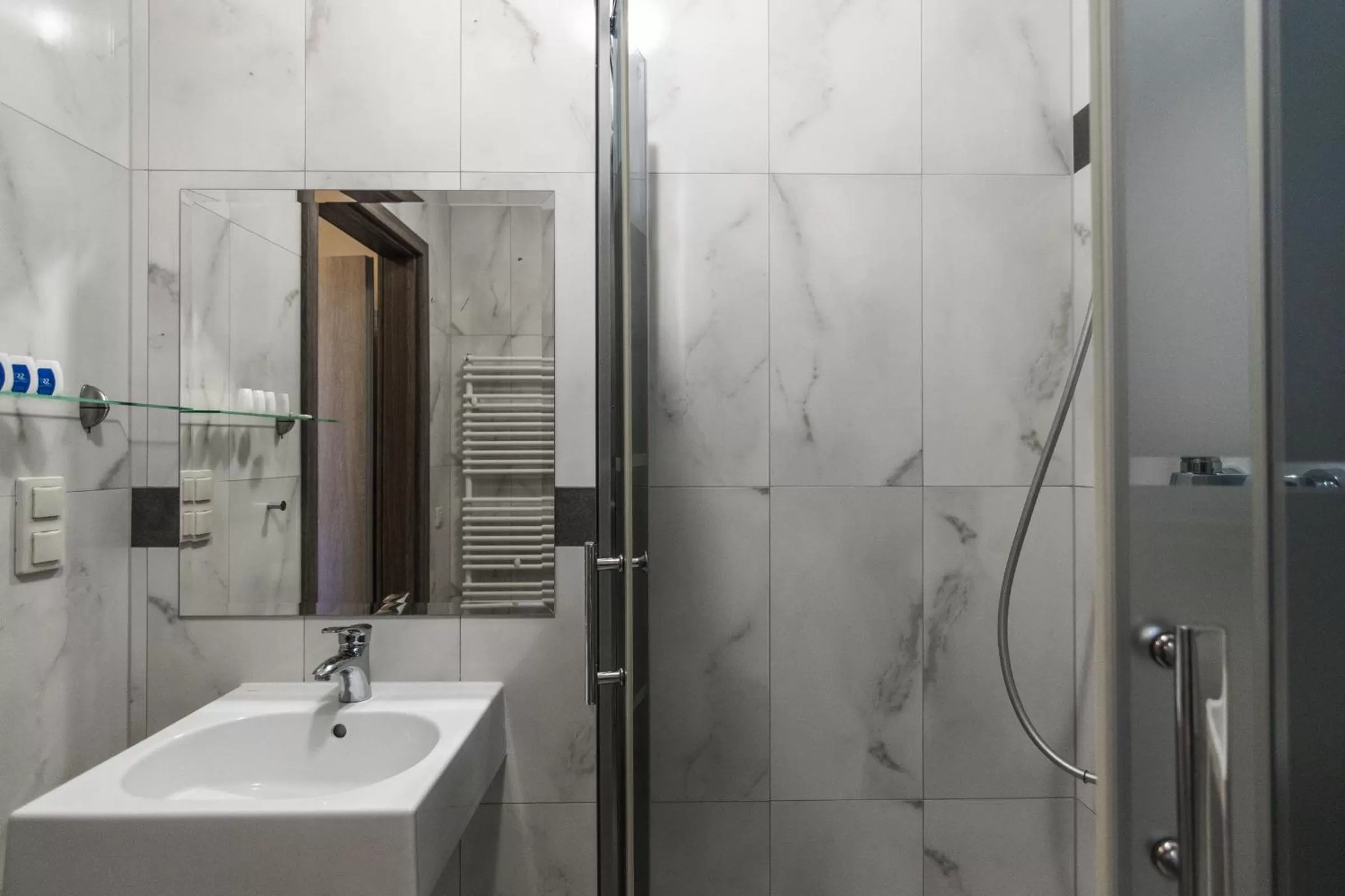 Shower in Resident Rene