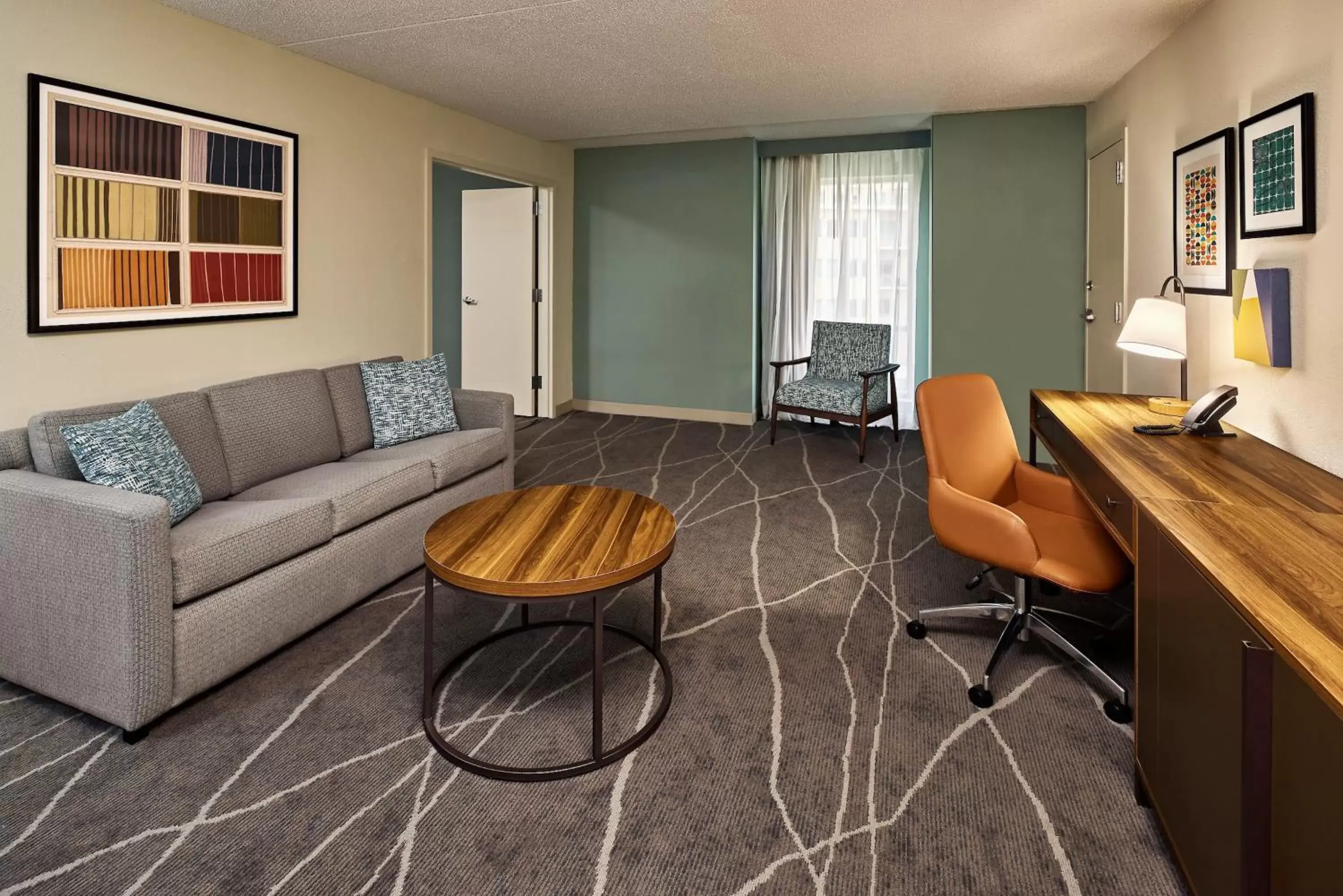 Photo of the whole room, Seating Area in Holiday Inn Express & Suites Charleston DWTN -Westedge, an IHG Hotel