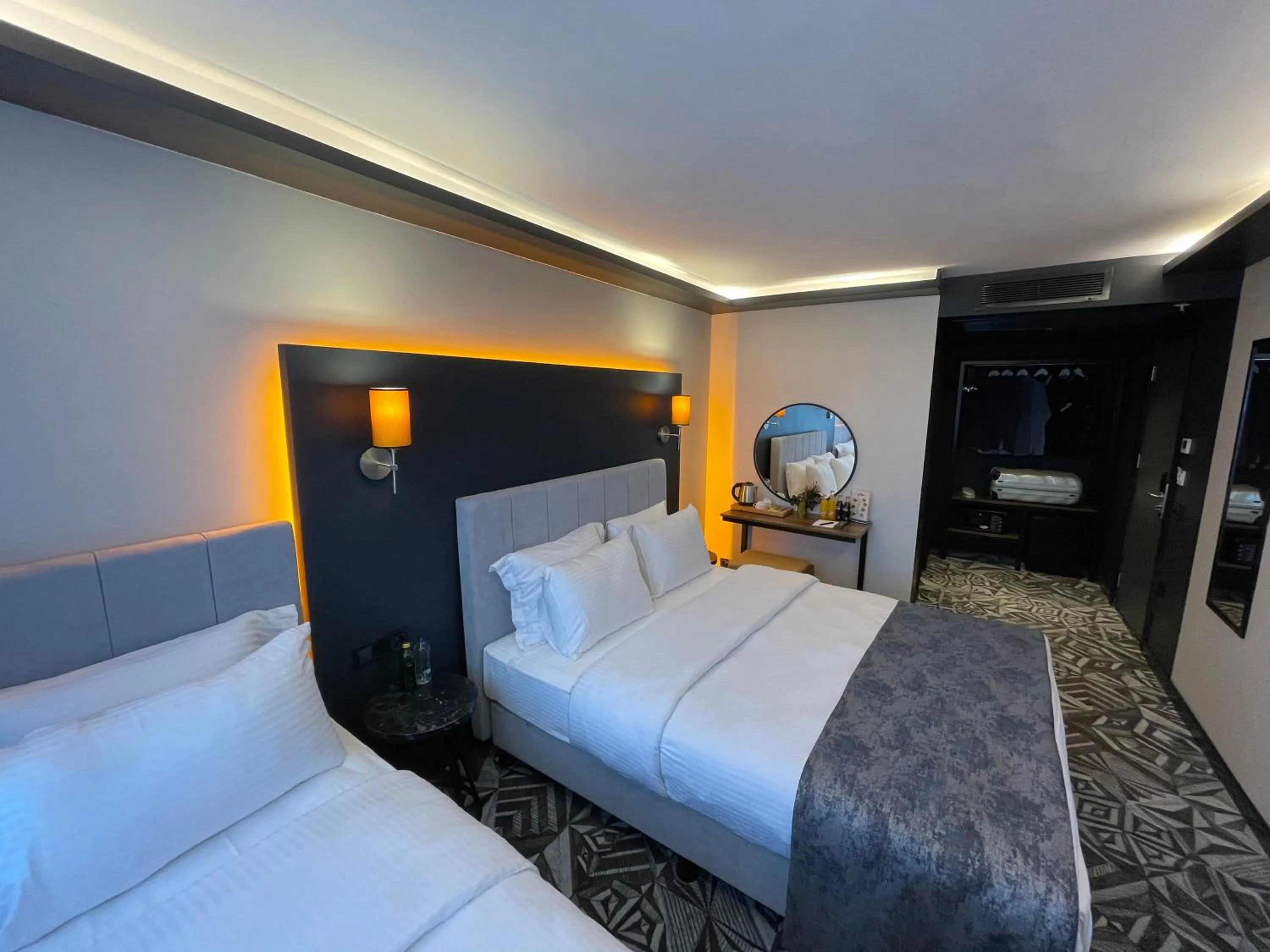 Bedroom, Bed in Weingart Istanbul