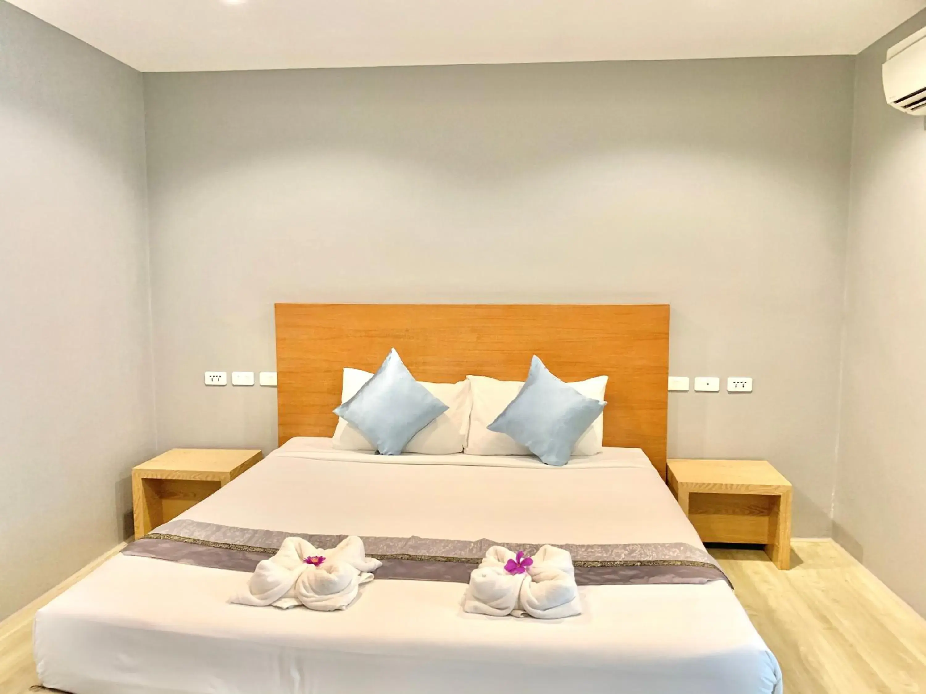 Bedroom, Bed in Behind The Scene Hotel Club @ Samui