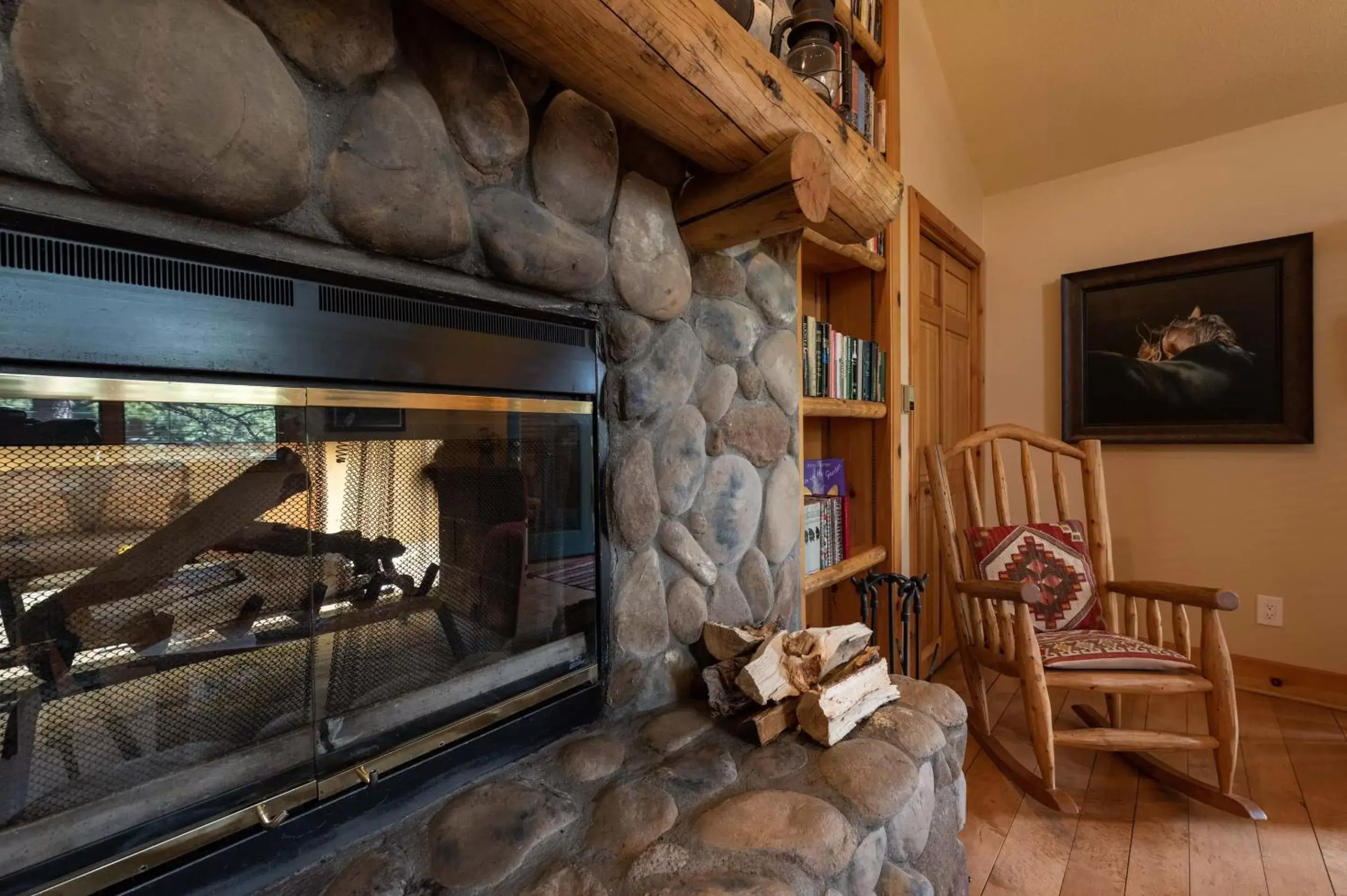 Seating Area in Romantic RiverSong Inn