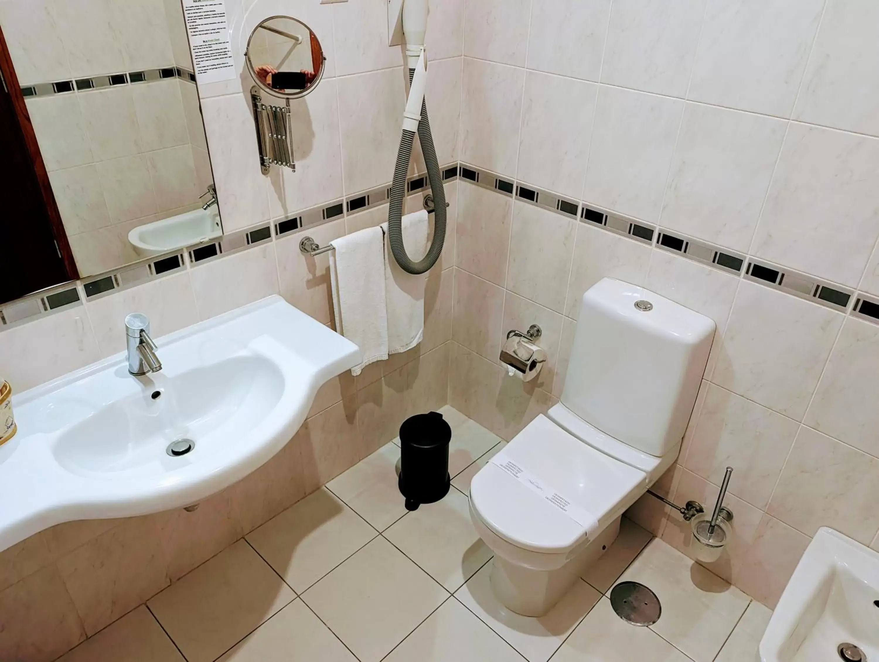 Toilet, Bathroom in Hotel La Fontaine