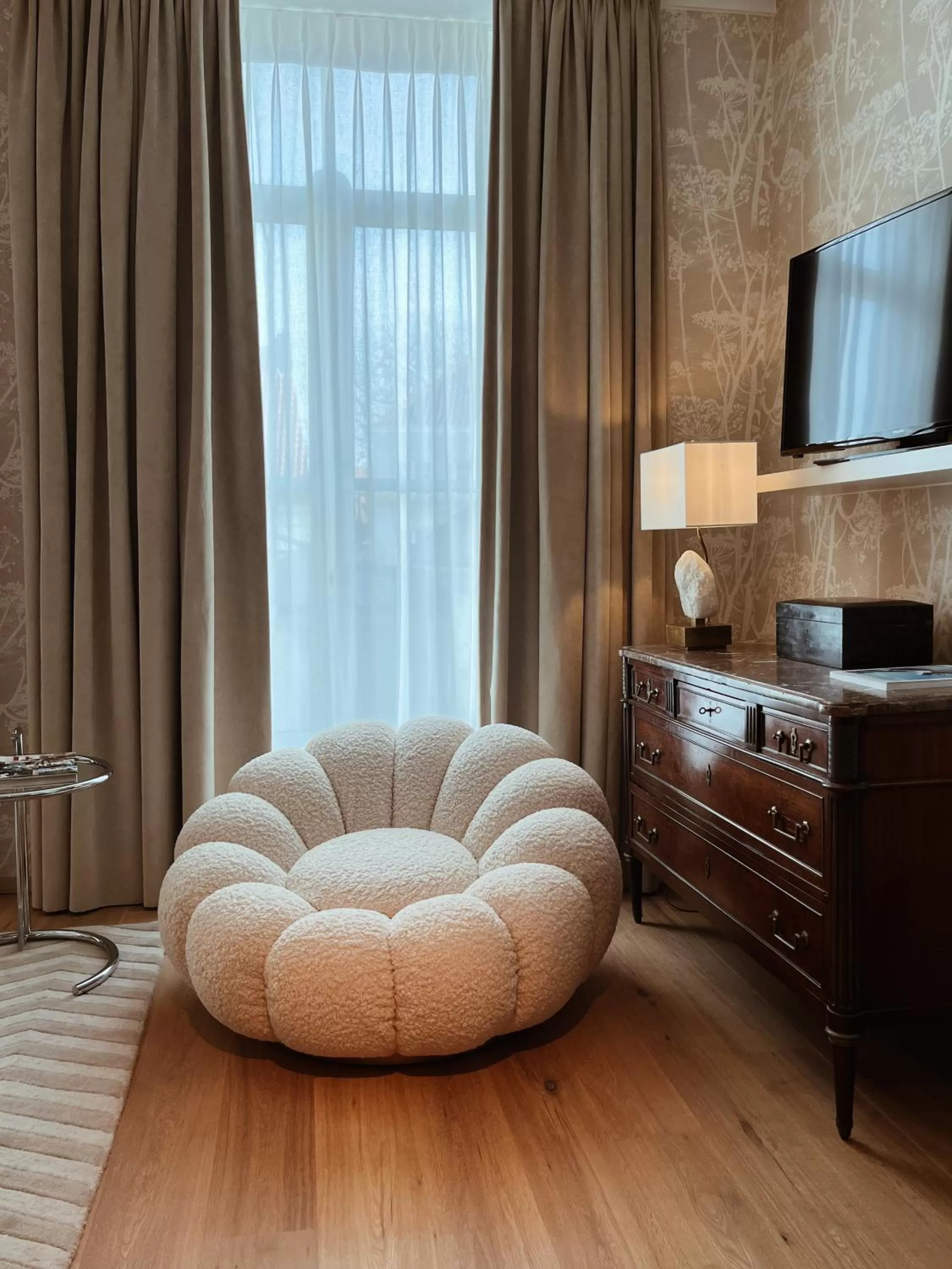 Seating area in Hotel Van Cleef