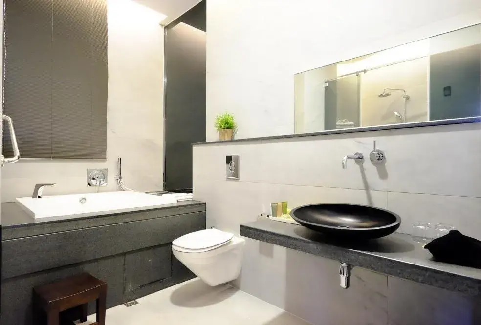 Bathroom in Tongzhan Design Inns