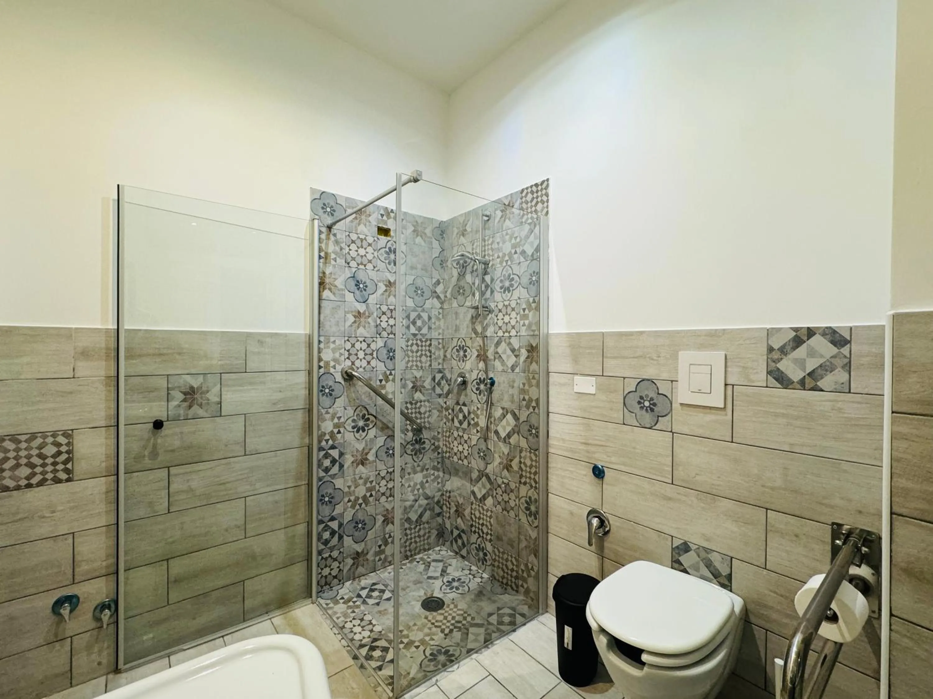 Shower in Hostel Mancini Naples