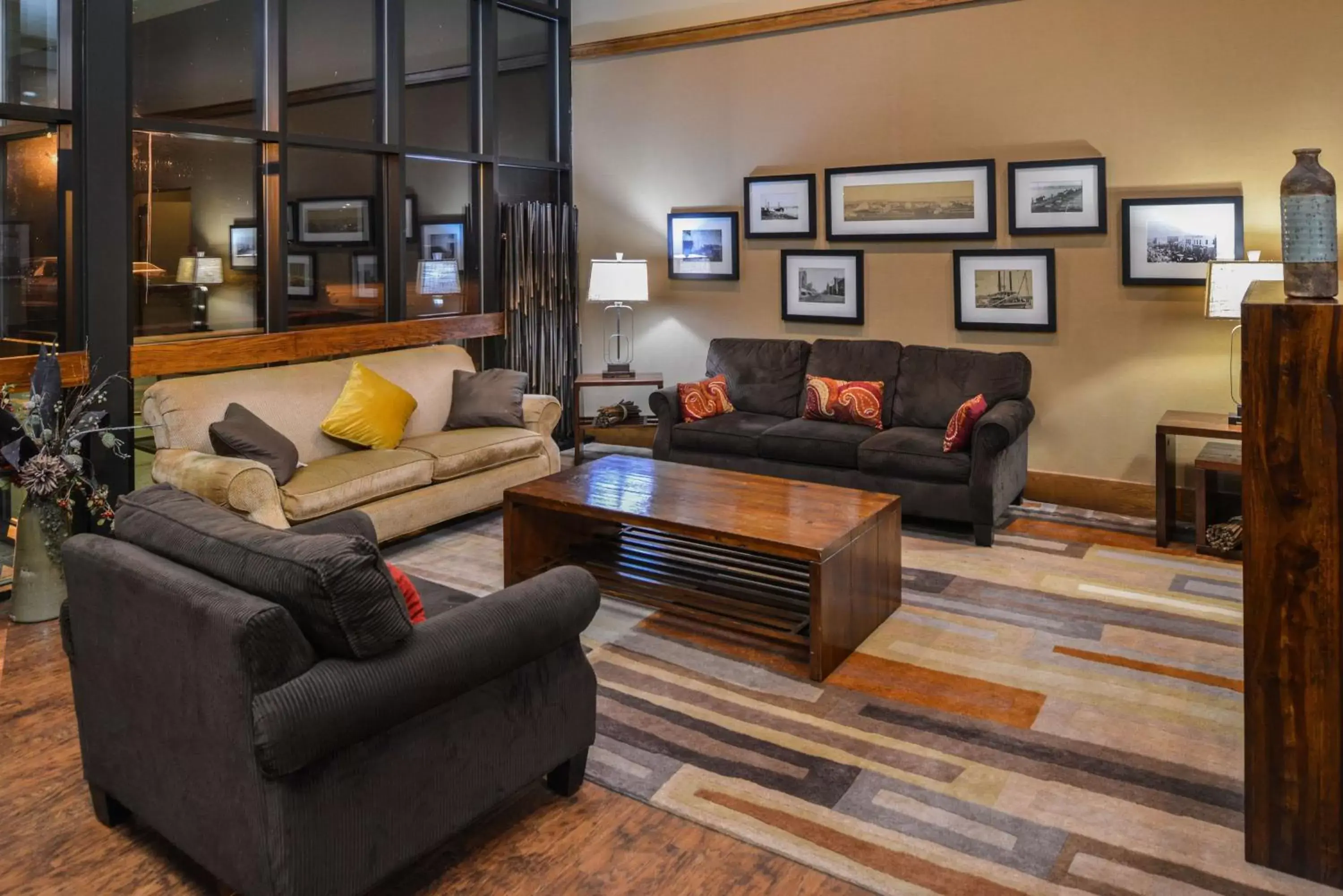 Lobby or reception, Seating Area in Best Western Kelly Inn - Yankton