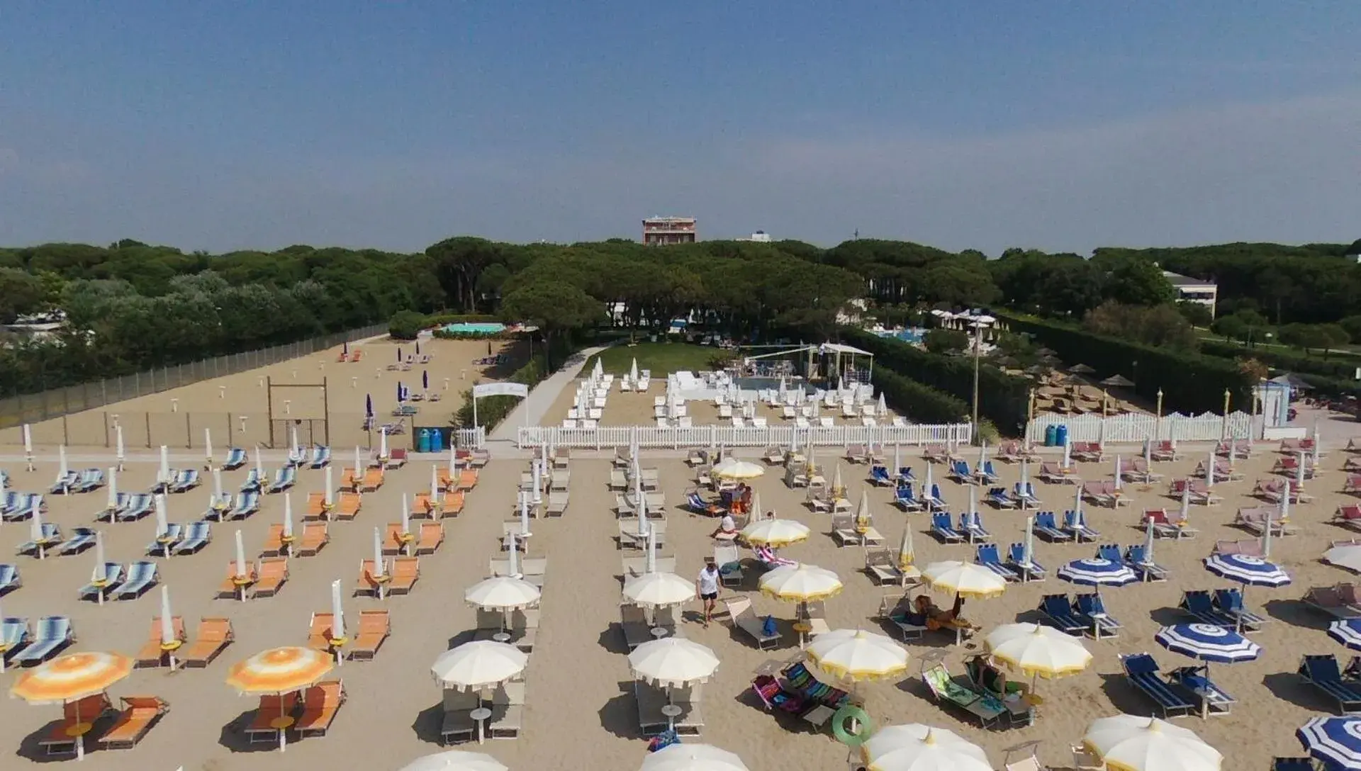 Facade/entrance, Beach in Hotel Maracaibo