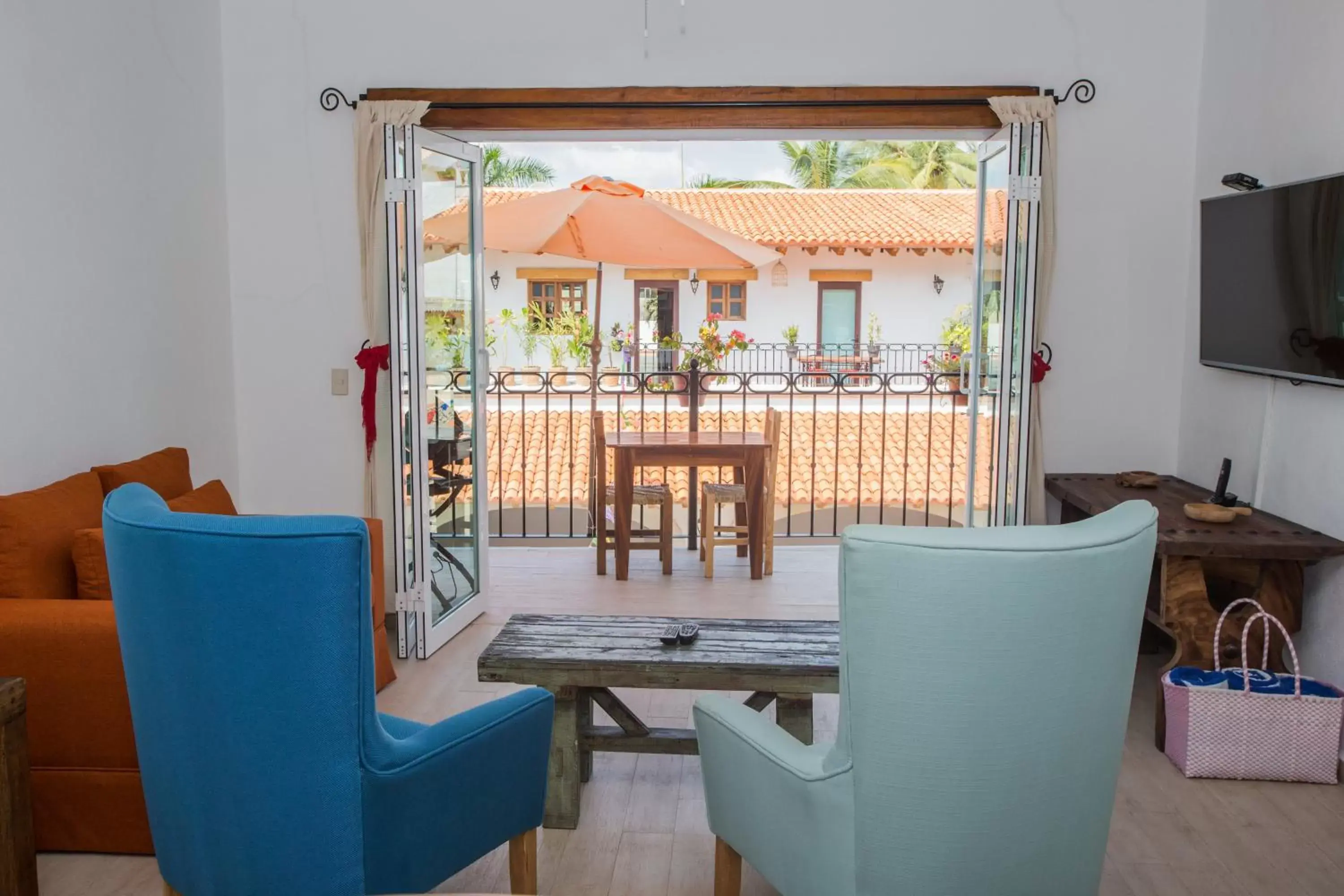 Living room, Balcony/Terrace in Refugio del Mar Luxury Hotel Boutique