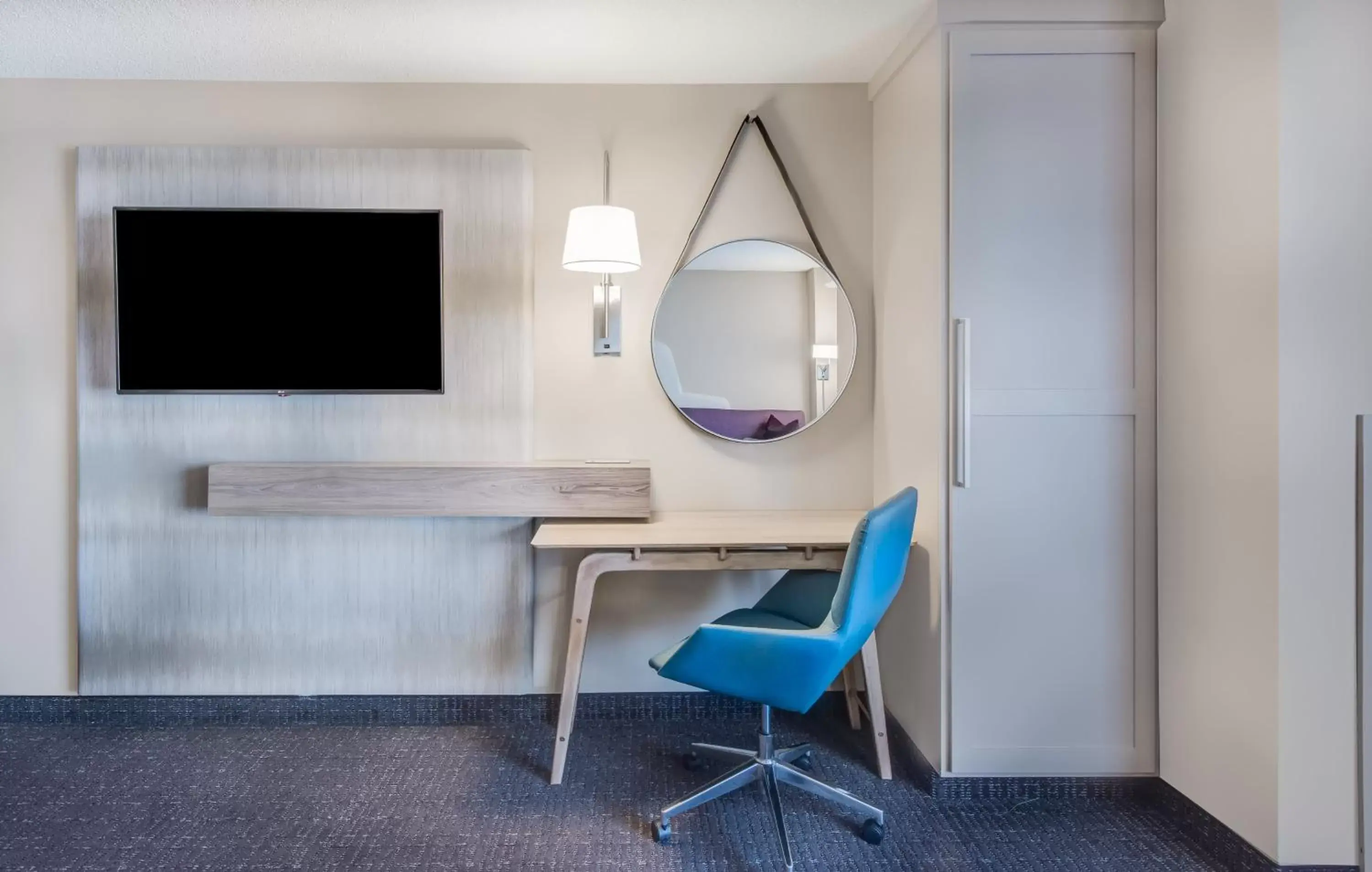 Photo of the whole room, TV/Entertainment Center in Crowne Plaza Cleveland at Playhouse Square, an IHG Hotel