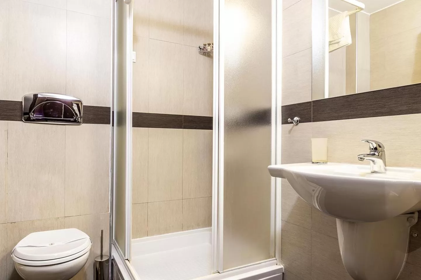 Shower in Sofia Palace Hotel by HMG