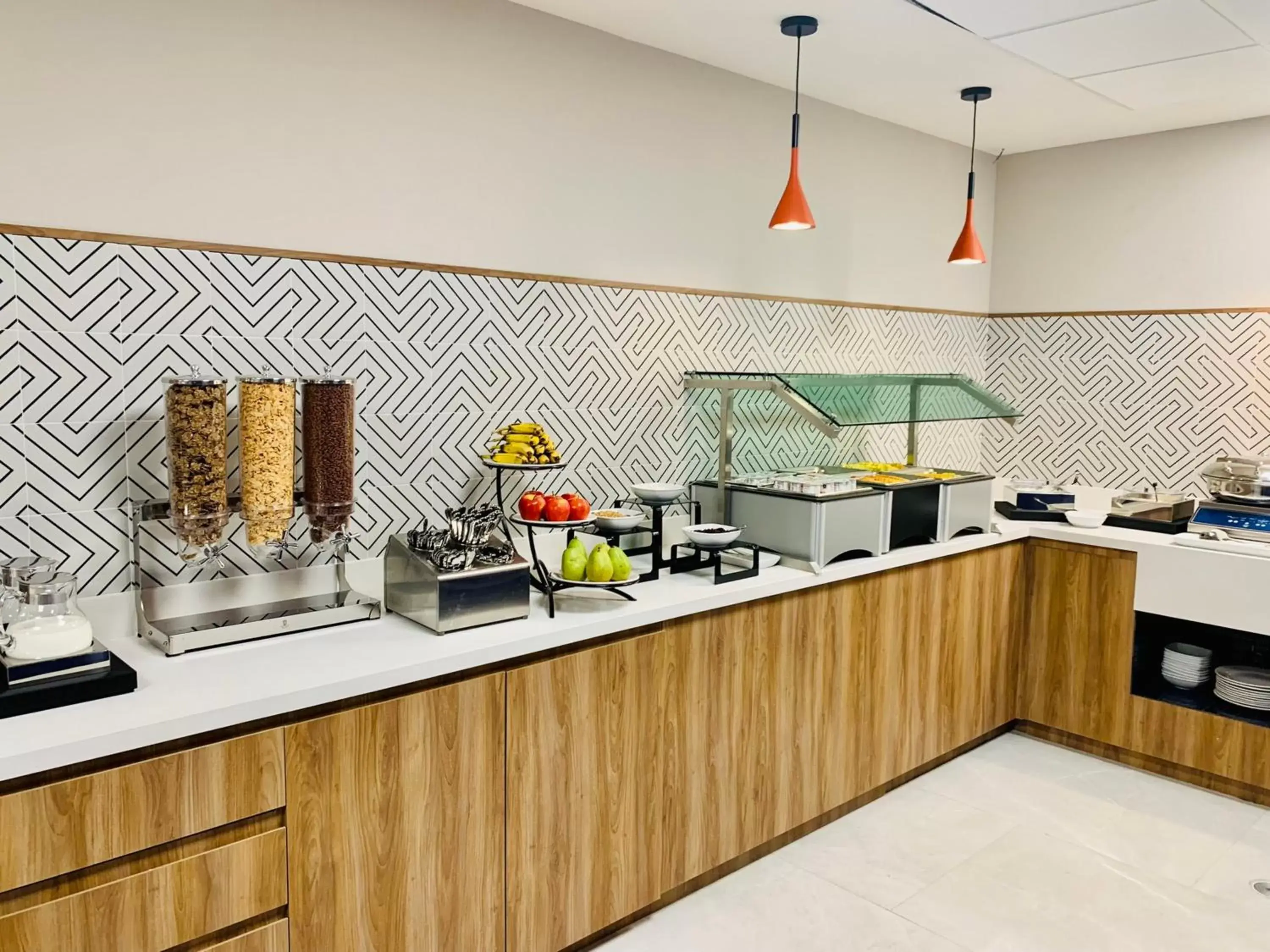 Breakfast, Kitchen/Kitchenette in Holiday Inn Express - Guadalajara Vallarta Poniente, an IHG Hotel