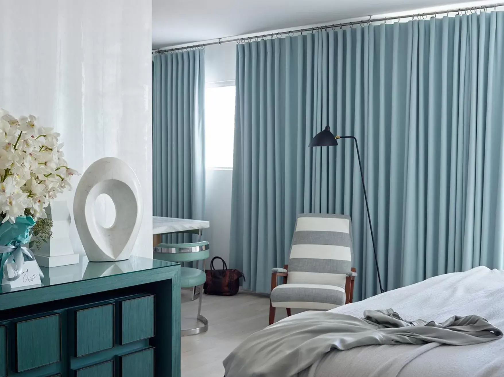 Seating area, Bed in Avalon Hotel Beverly Hills, a Member of Design Hotels Seating area, Bed in Avalon Hotel Beverly Hills, a Member of Design Hotels