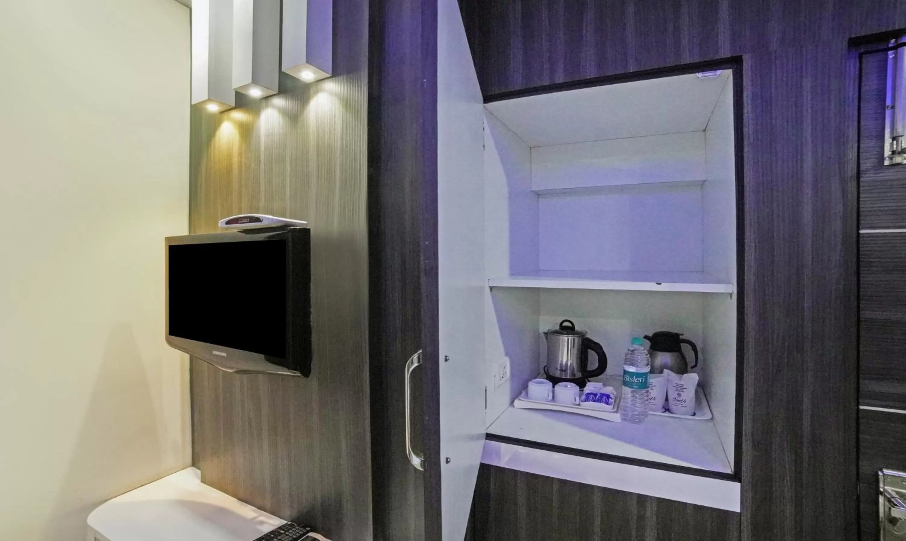 Coffee/tea facilities, TV/Entertainment Center in Treebo Trend South Park Bistupur