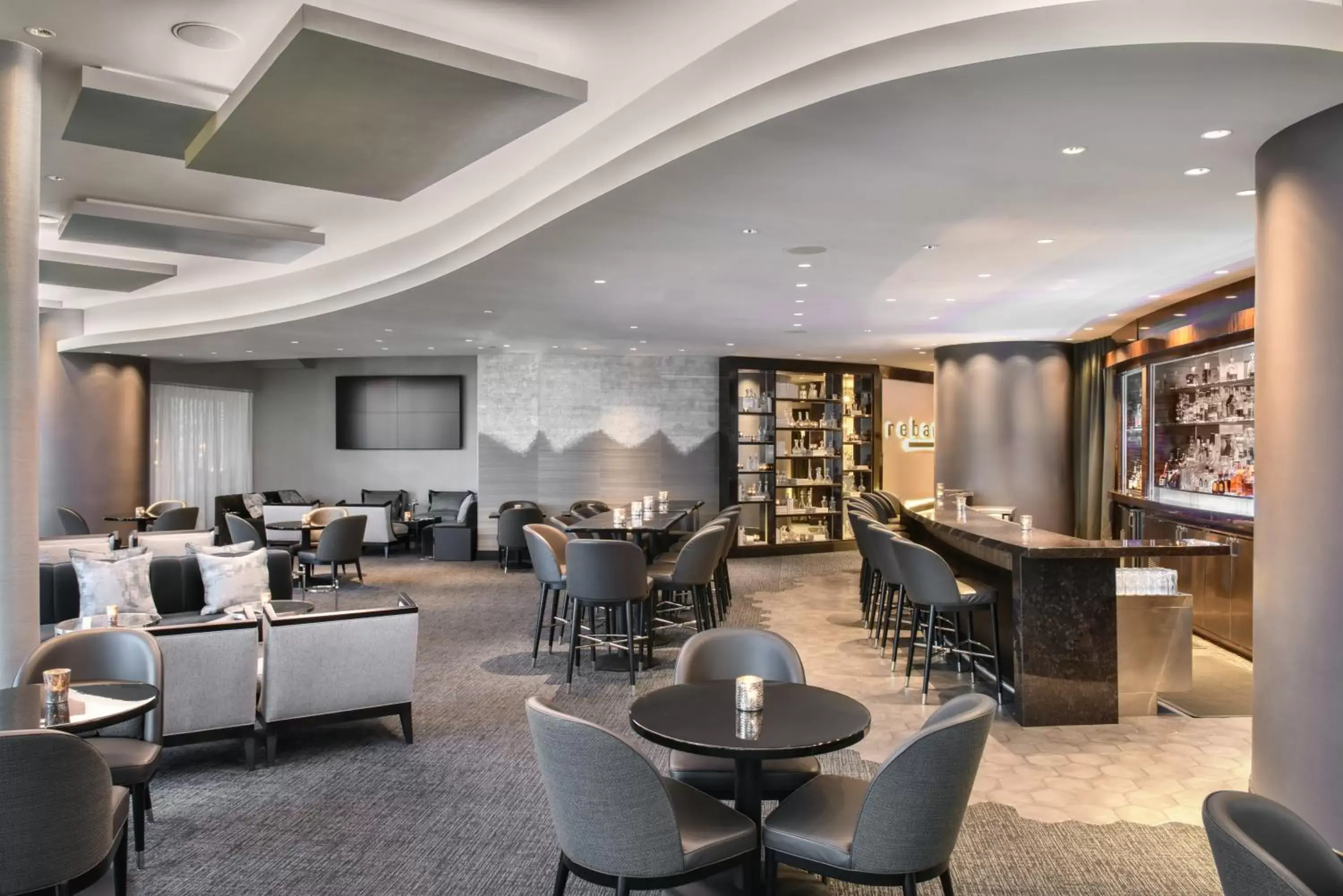 Lounge or bar, Restaurant/Places to Eat in Trump International Hotel & Tower Chicago