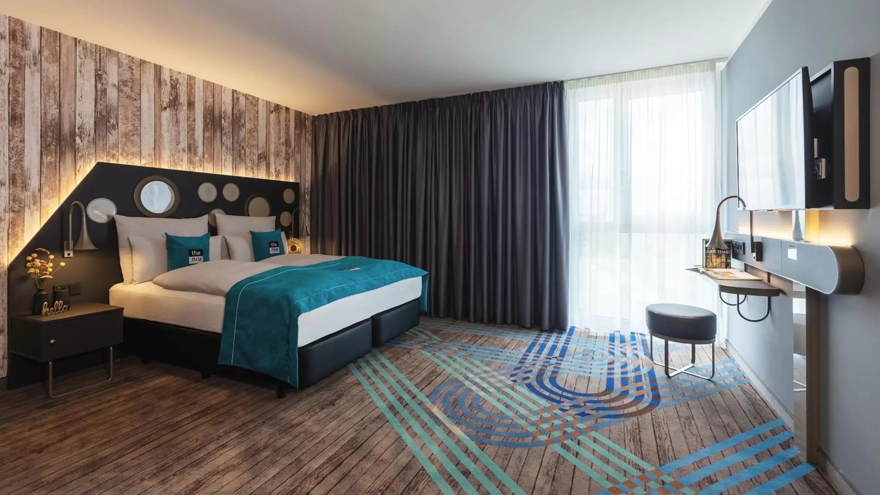 TV and multimedia, Bed in Holiday Inn - the niu, Brass Munich Olympiapark by IHG TV and multimedia, Bed in Holiday Inn - the niu, Brass Munich Olympiapark by IHG