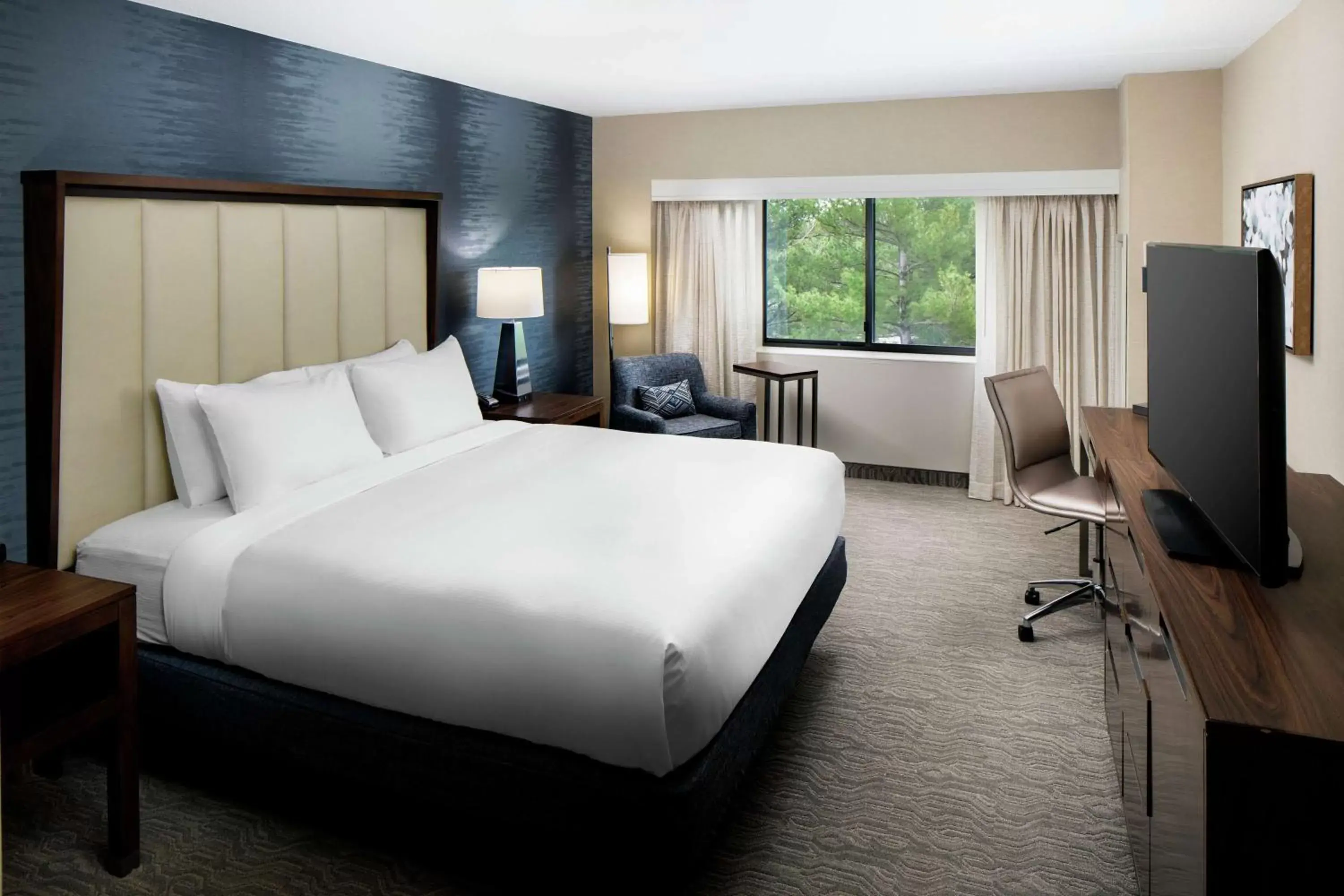 Bedroom, Bed in DoubleTree by Hilton Nashua