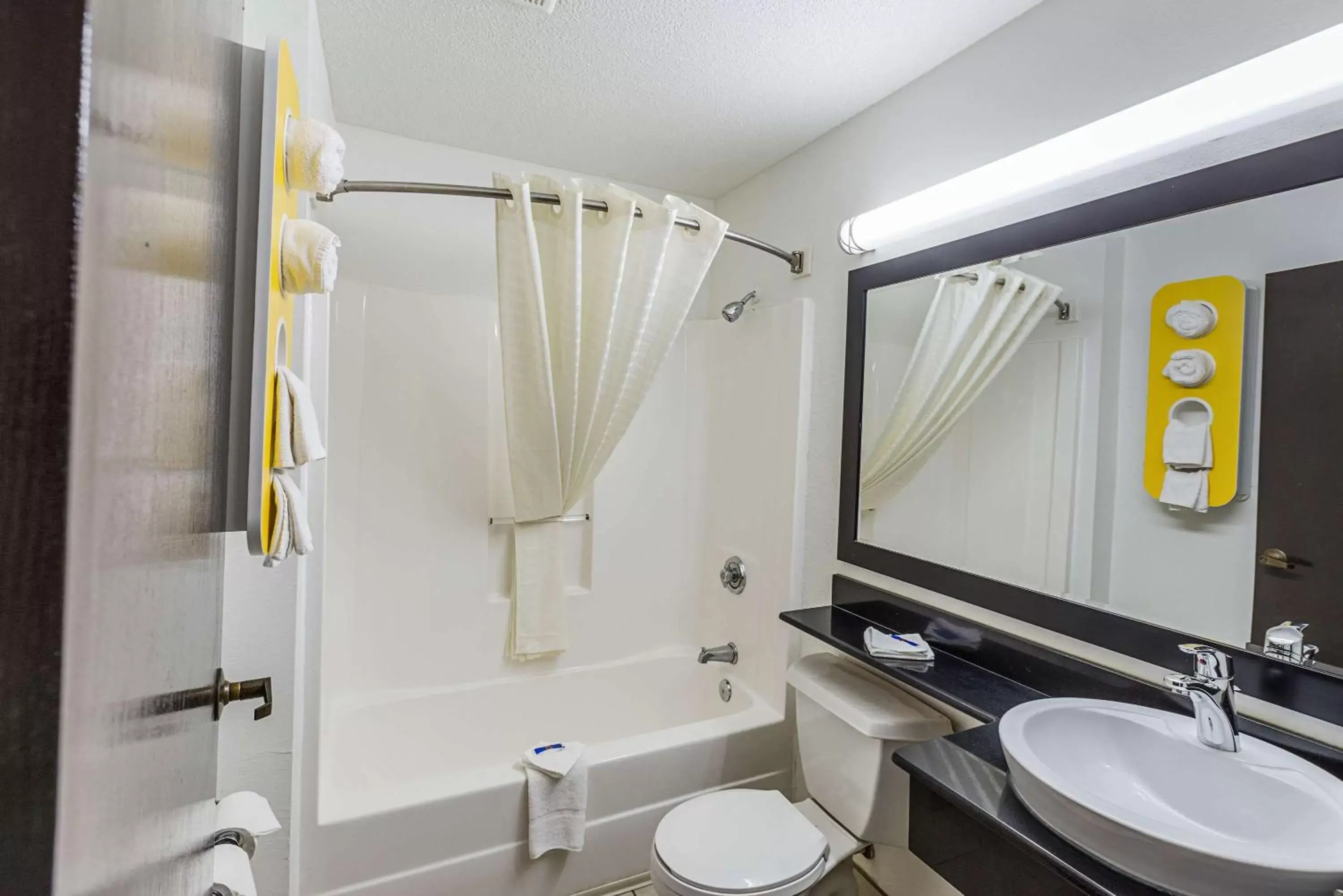 Photo of the whole room, Bathroom in Motel 6-Simpsonville, SC - Greenville