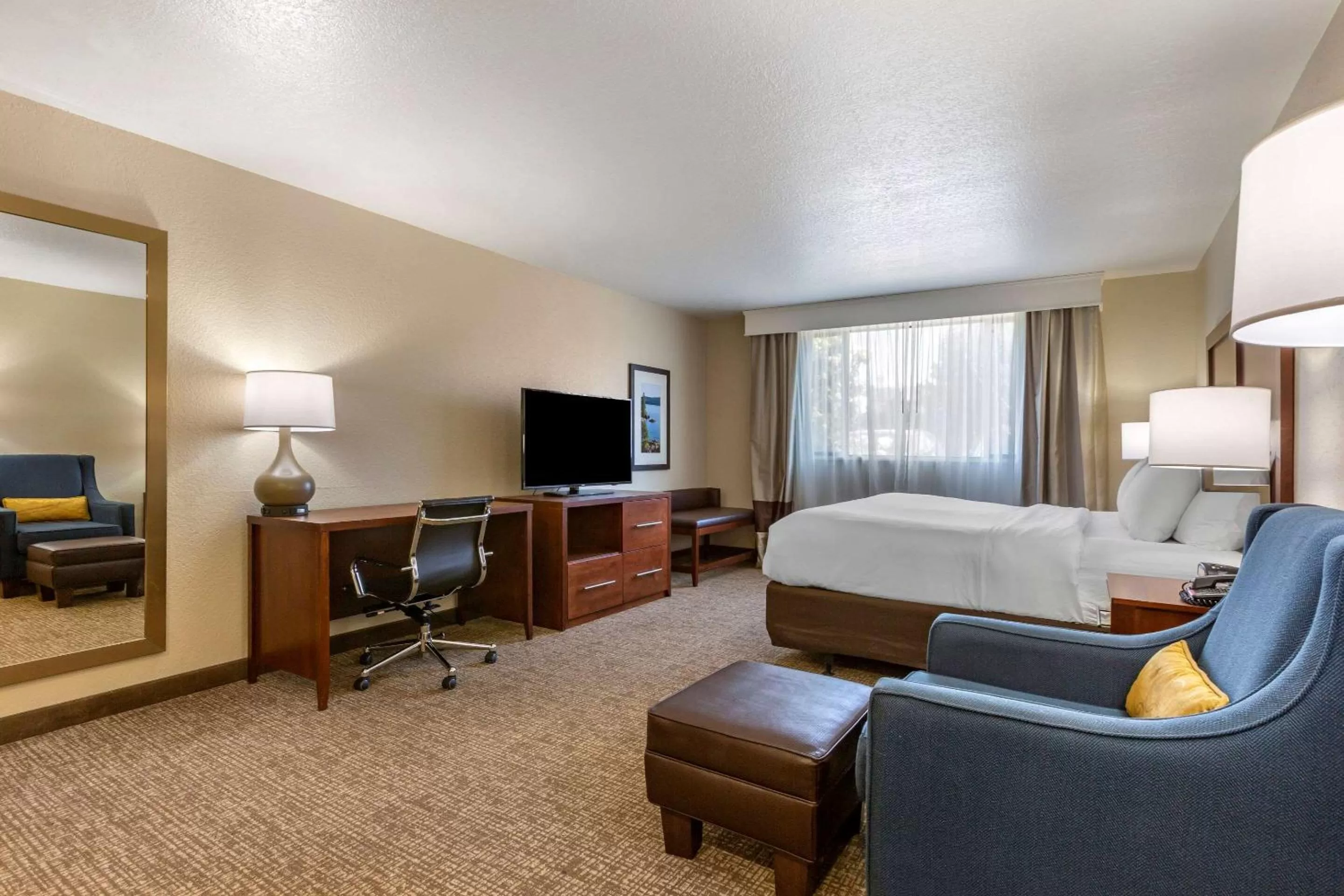 Bedroom, Bed in Comfort Inn & Suites Coeur d'Alene