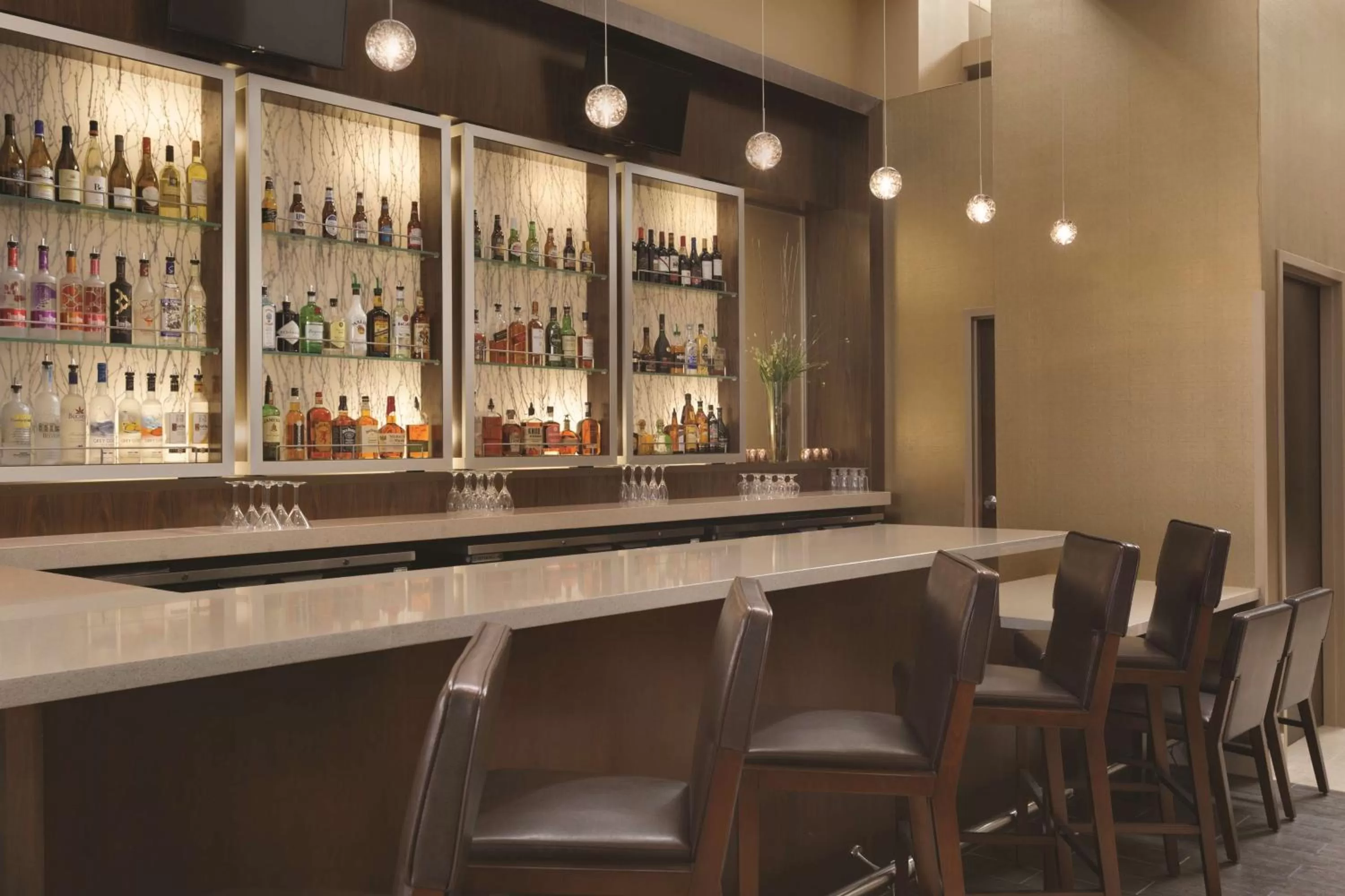 Restaurant/places to eat in Embassy Suites by Hilton Akron Canton Airport