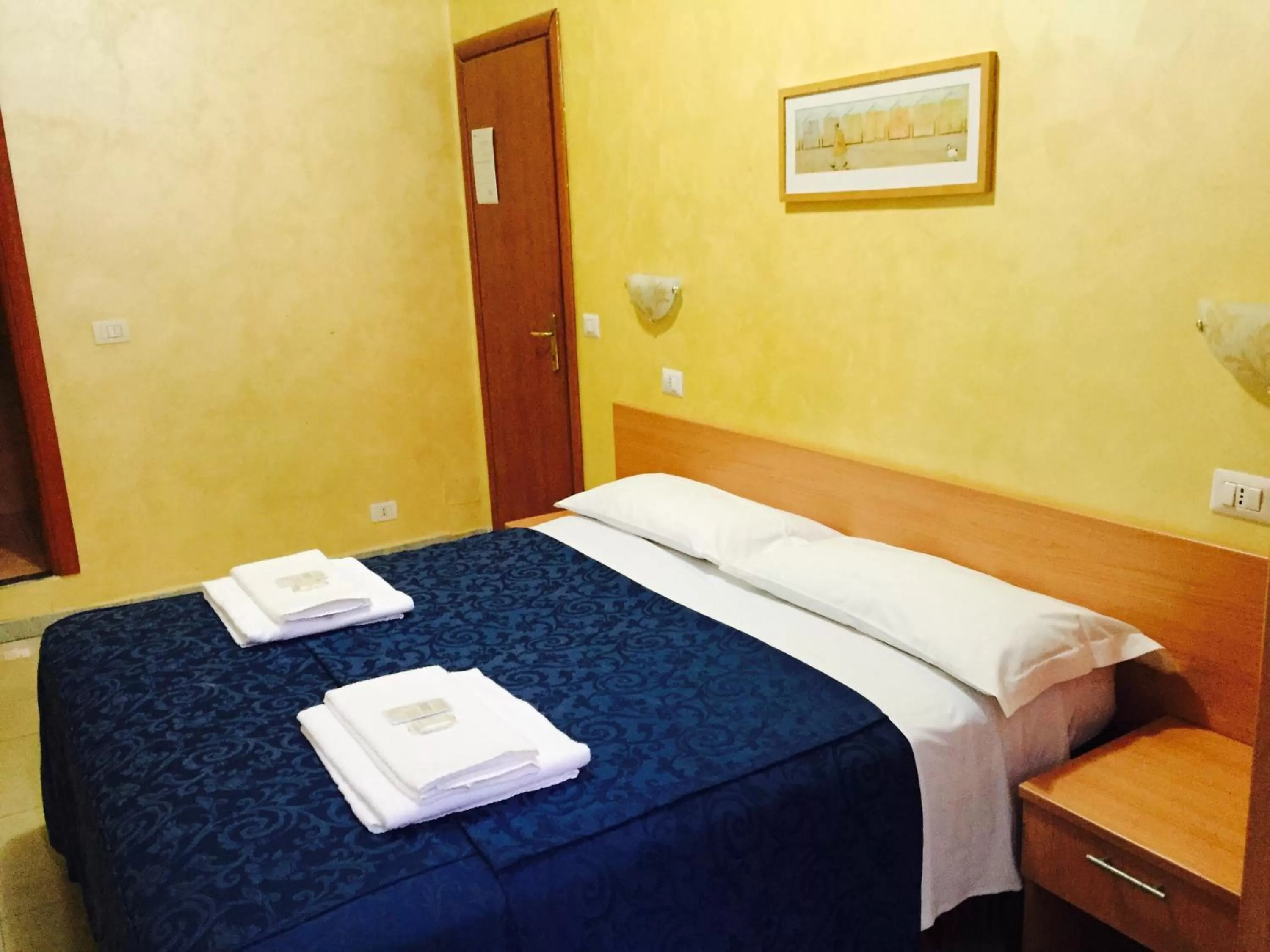 Bedroom, Bed in Hotel Tokyo