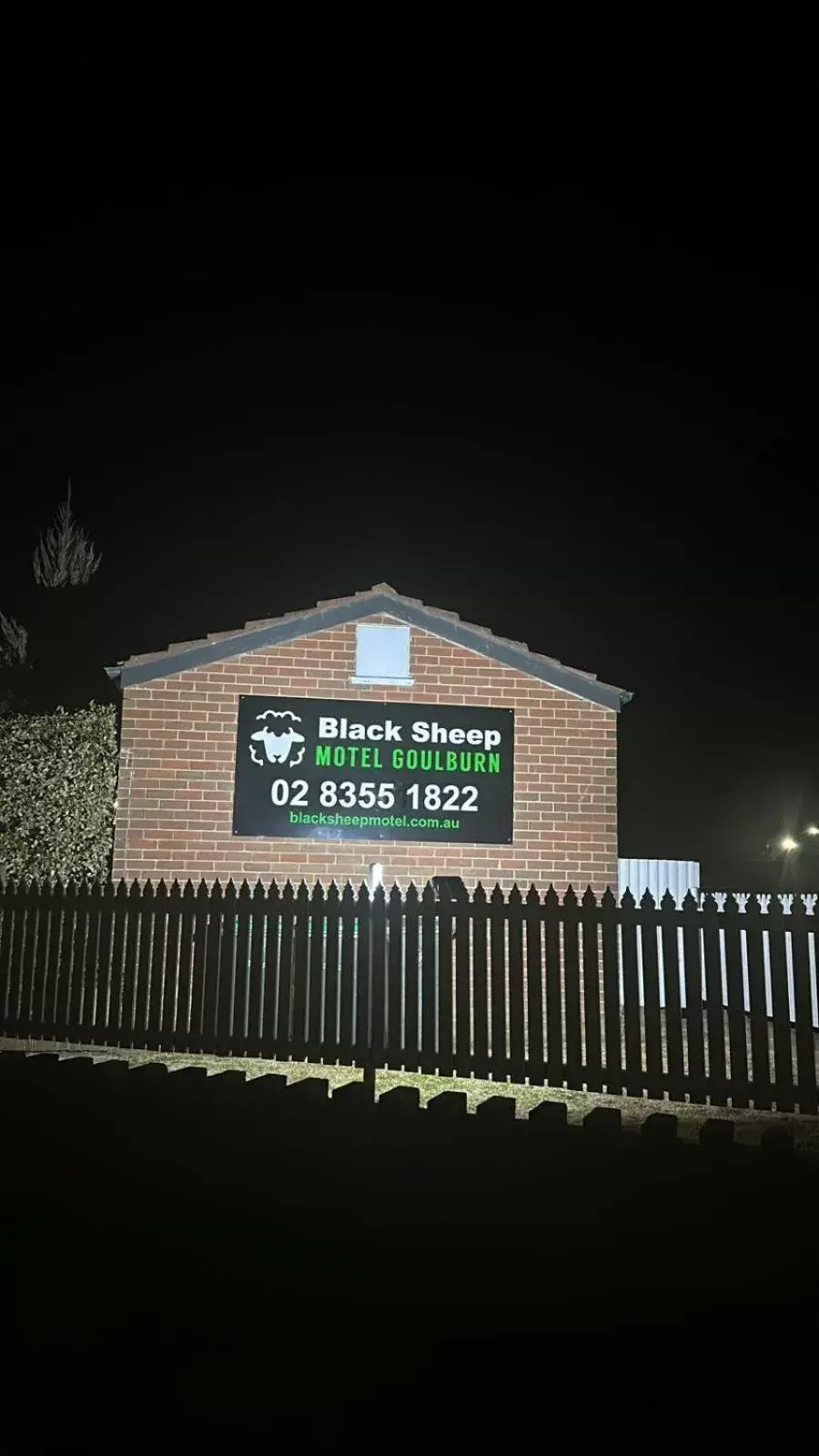 Property building in Black Sheep Motel Goulburn Property building in Black Sheep Motel Goulburn