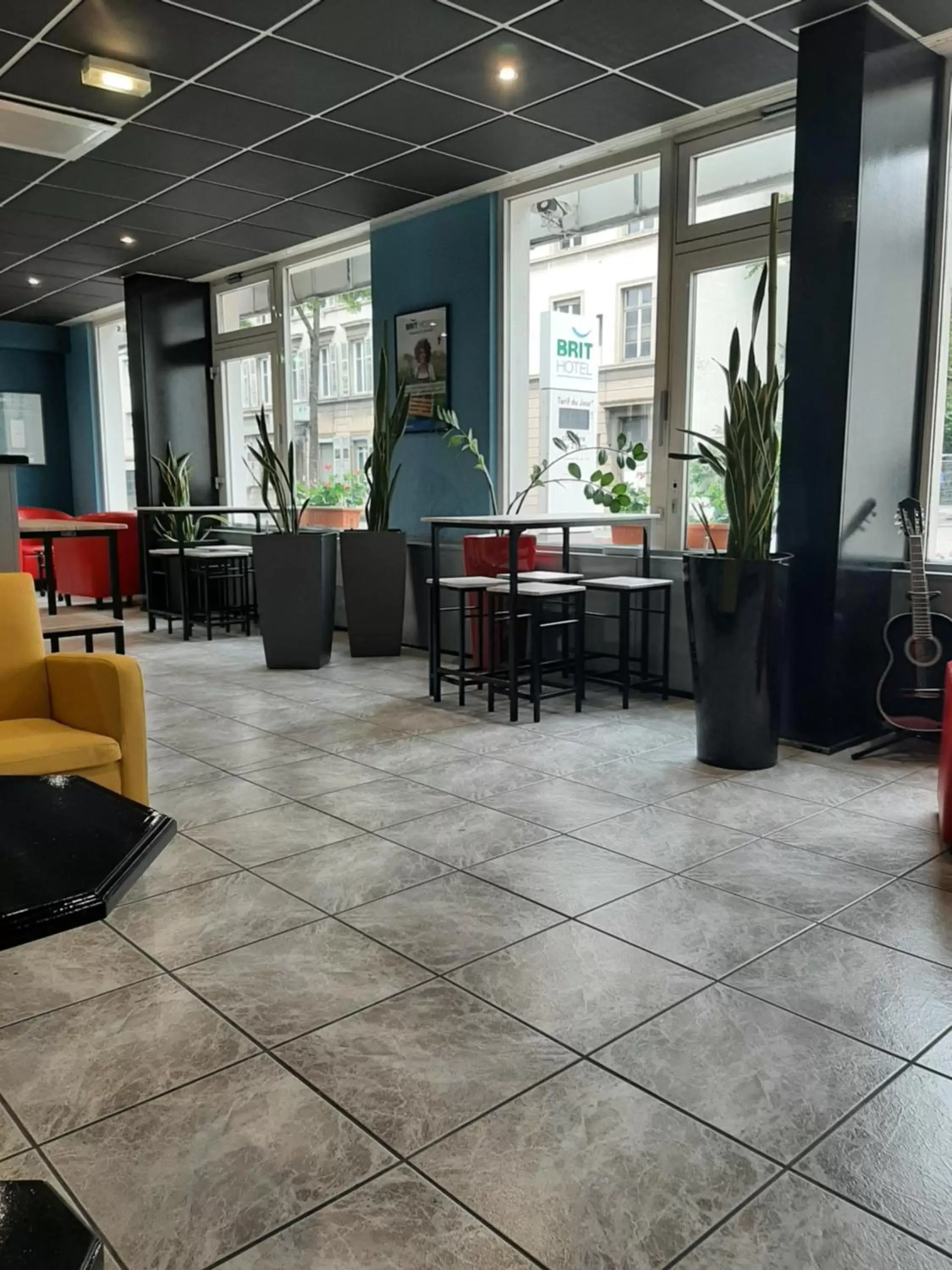 Lounge or bar in Brit Hotel Mulhouse Centre