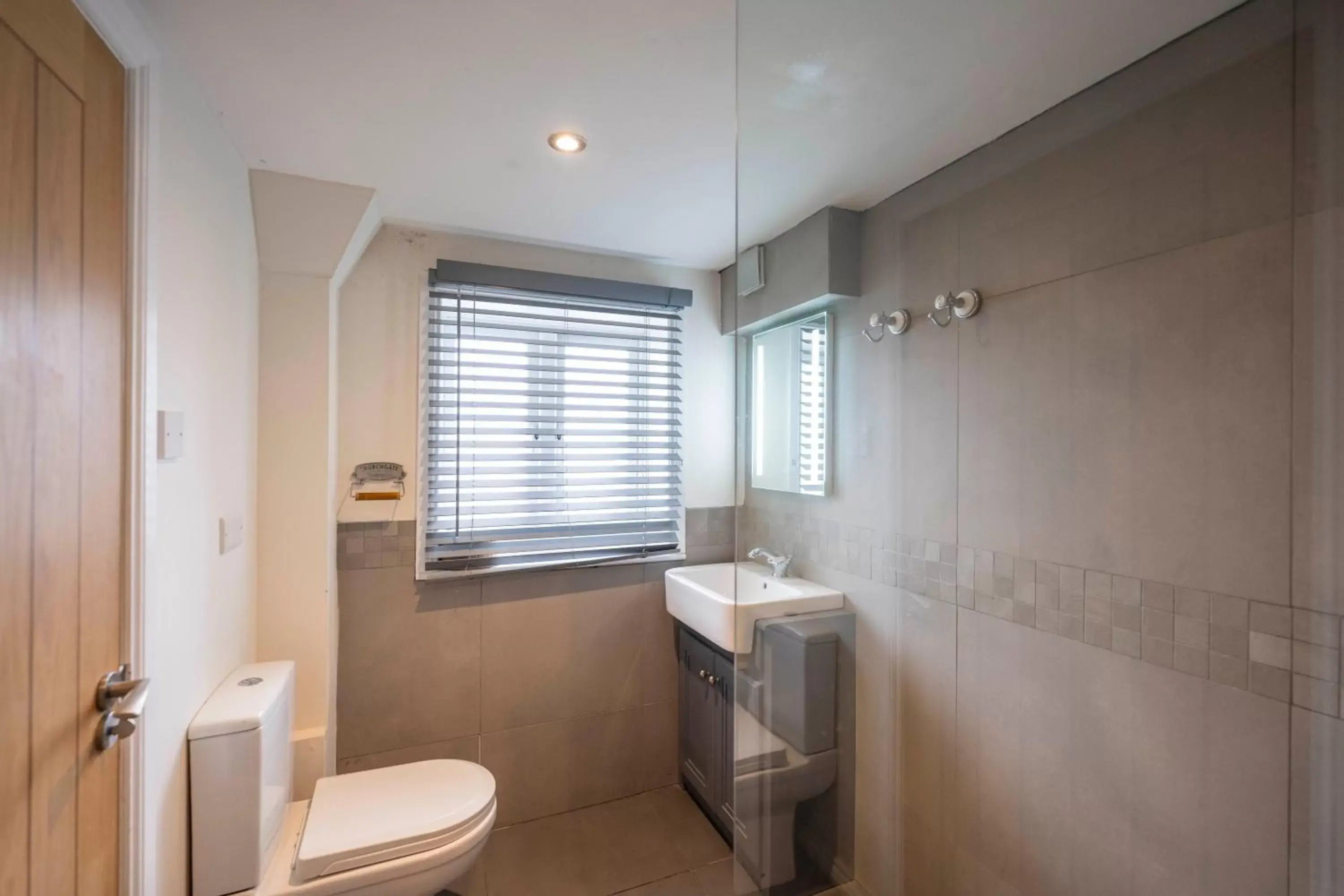 Toilet, Bathroom in The Tan Hill Inn