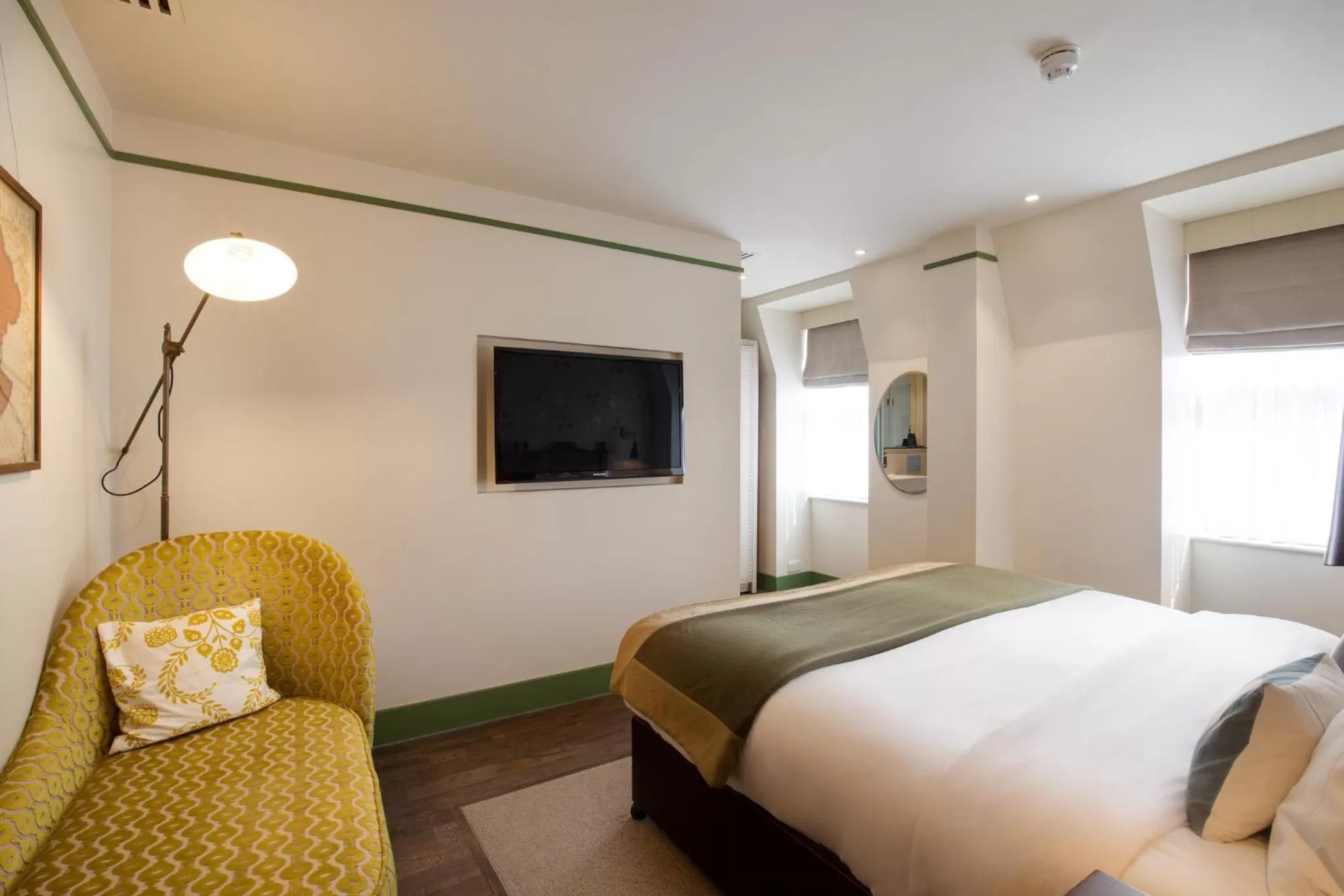 Photo of the whole room, Bed in Morton Hotel