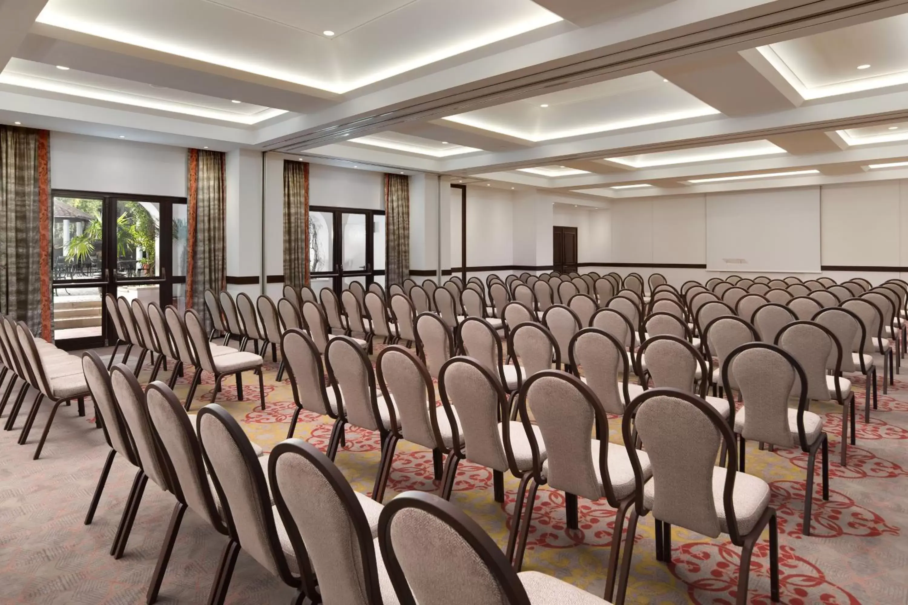 Meeting/conference room in Pine Cliffs Ocean Suites, a Luxury Collection Resort & Spa, Algarve